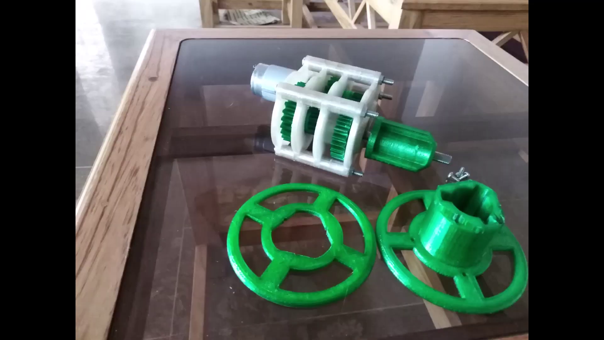 Gearbox for pet strip cutter.
