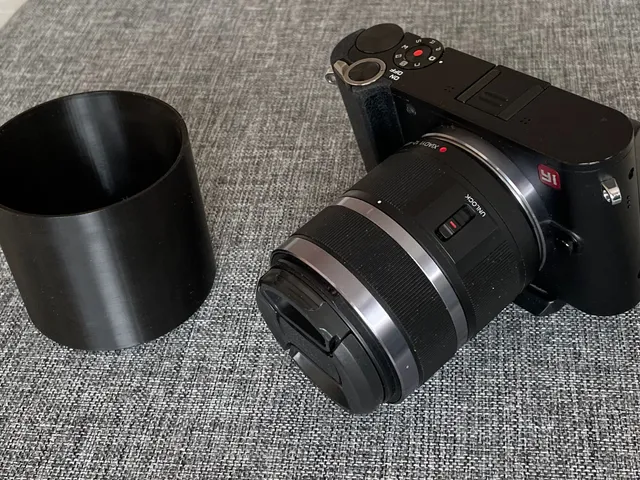 XIAOYI ZOOM LENS 12-40mm 1:3.5-5.6 (Yi M1) lens hood