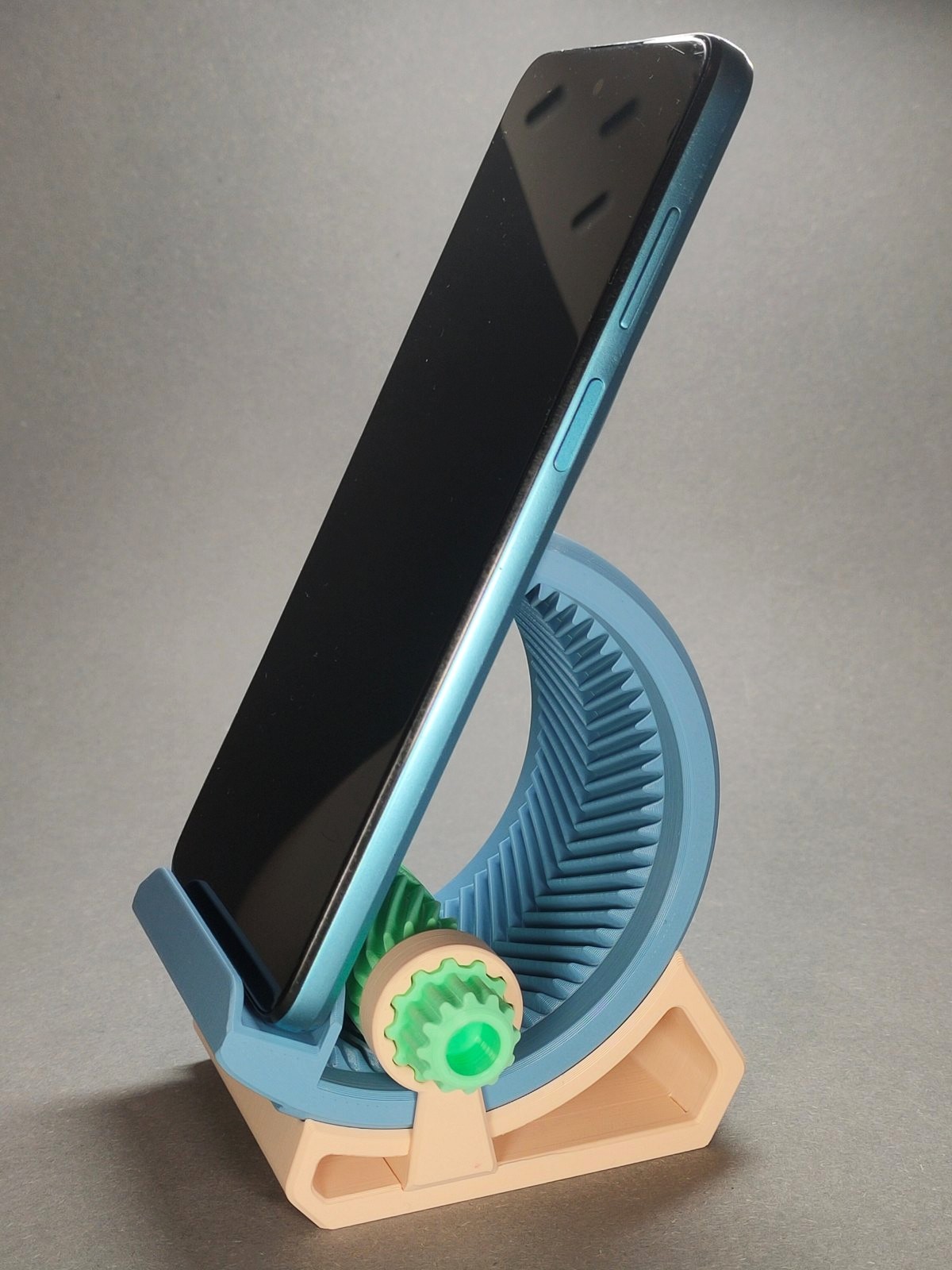 Miniatura 2 do modelo 3D Geared Phone Stand