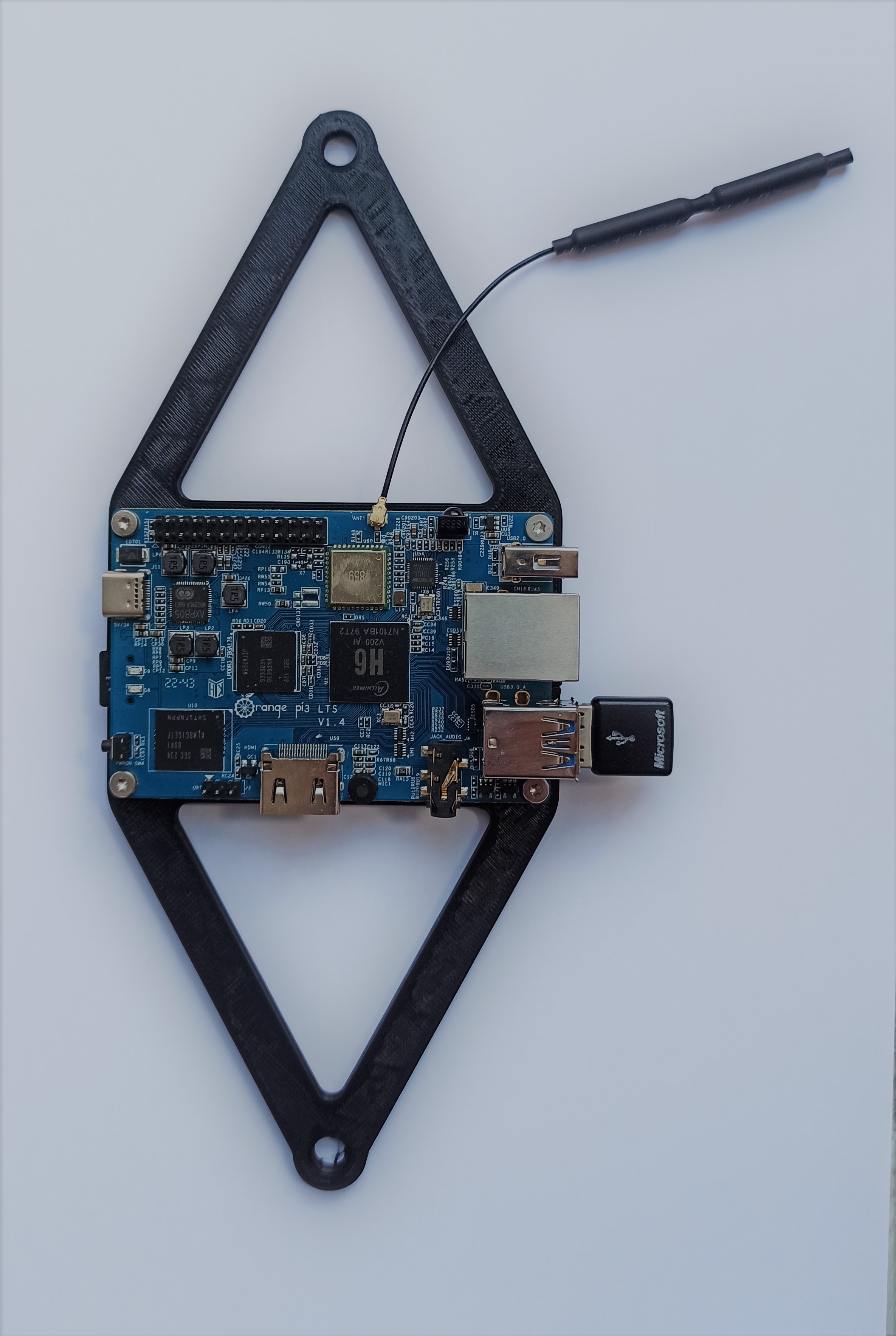 Orange pi  VESA mount - 200x200mm behind the TV
