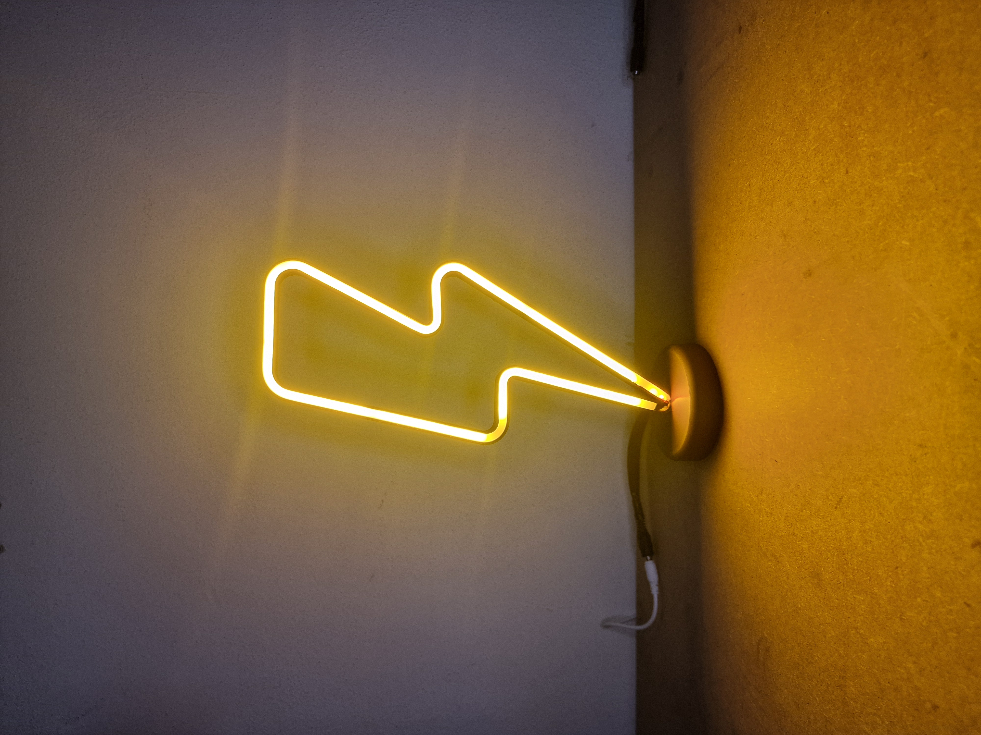 Lightning Neon Lamp – Wall or Desk Mount