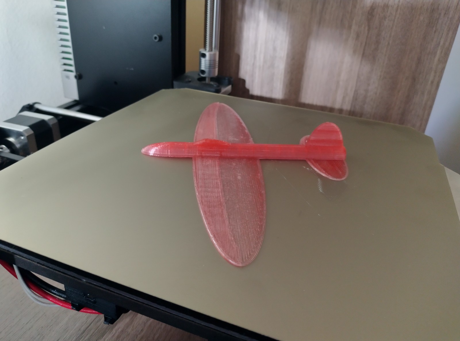 Glider with elastic-band launcher