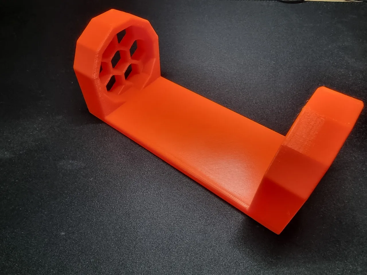 STL file Halter für einen Schalldämpfer / Holder for Silencer / A-TEC 🔫・3D  print design to download・Cults