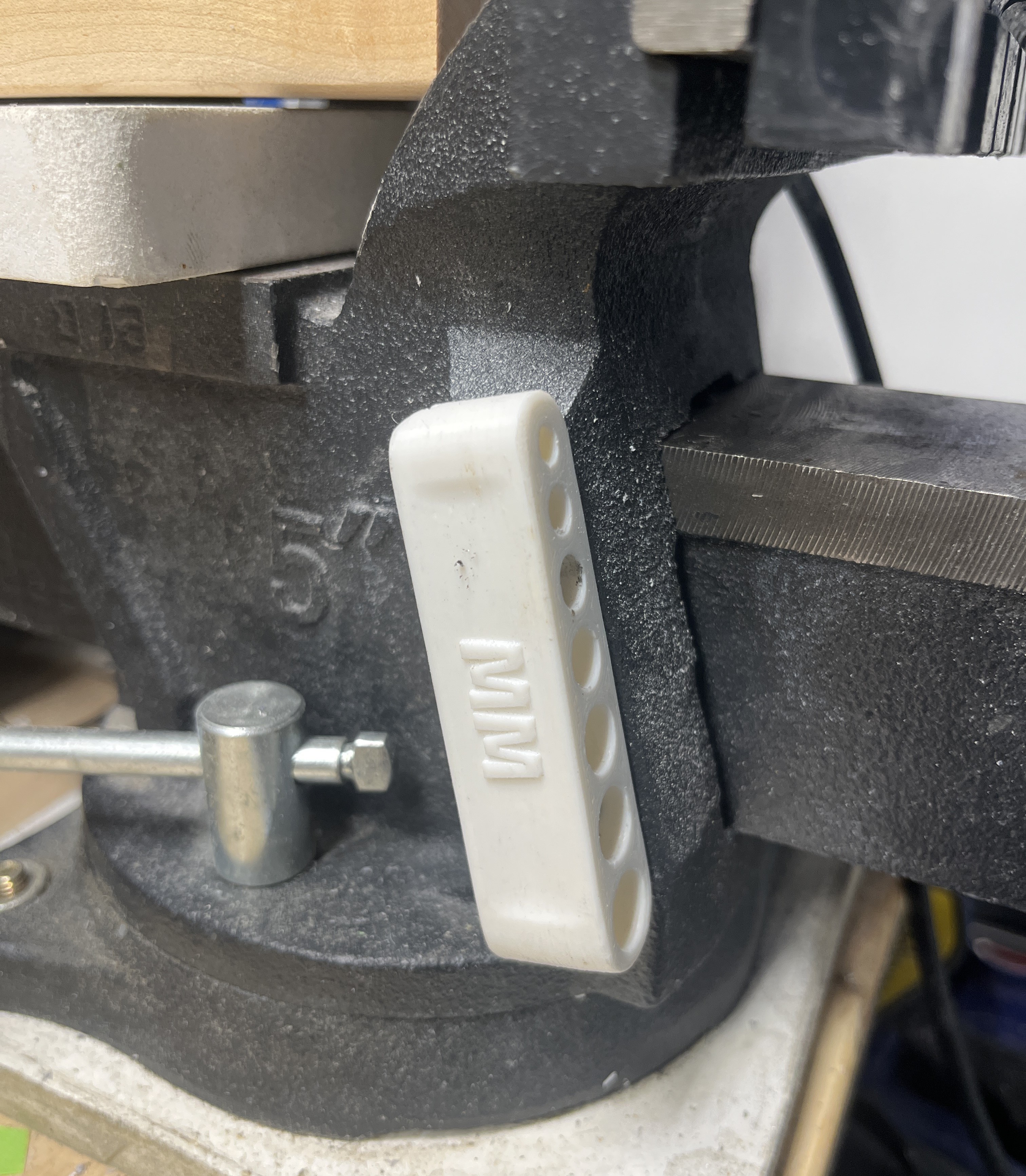 Miniatura 2 do modelo 3D Right Angle Drill Guide - Metric