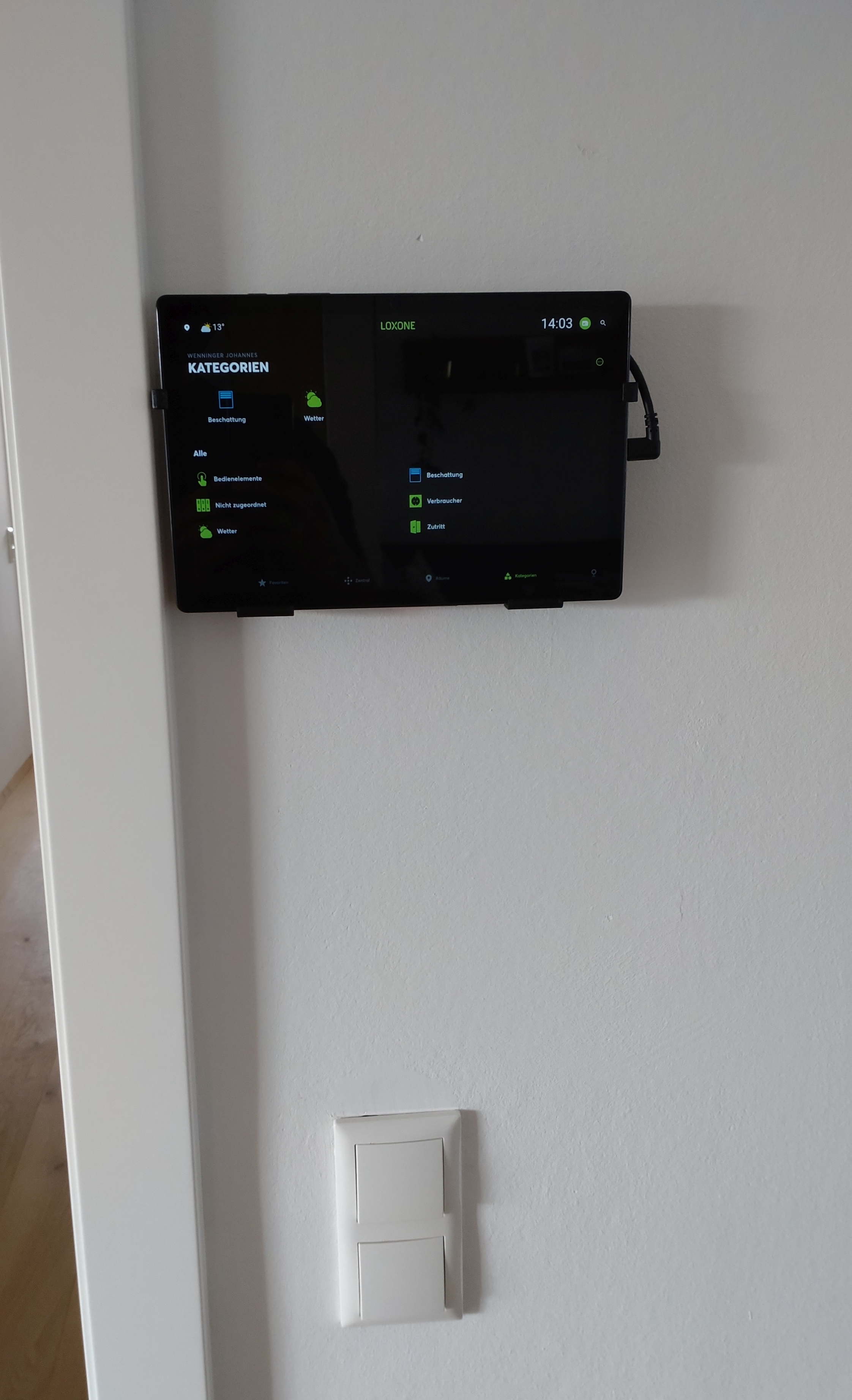 Samsung Galaxy Tab A8 X200 - wallmount - flush mount box