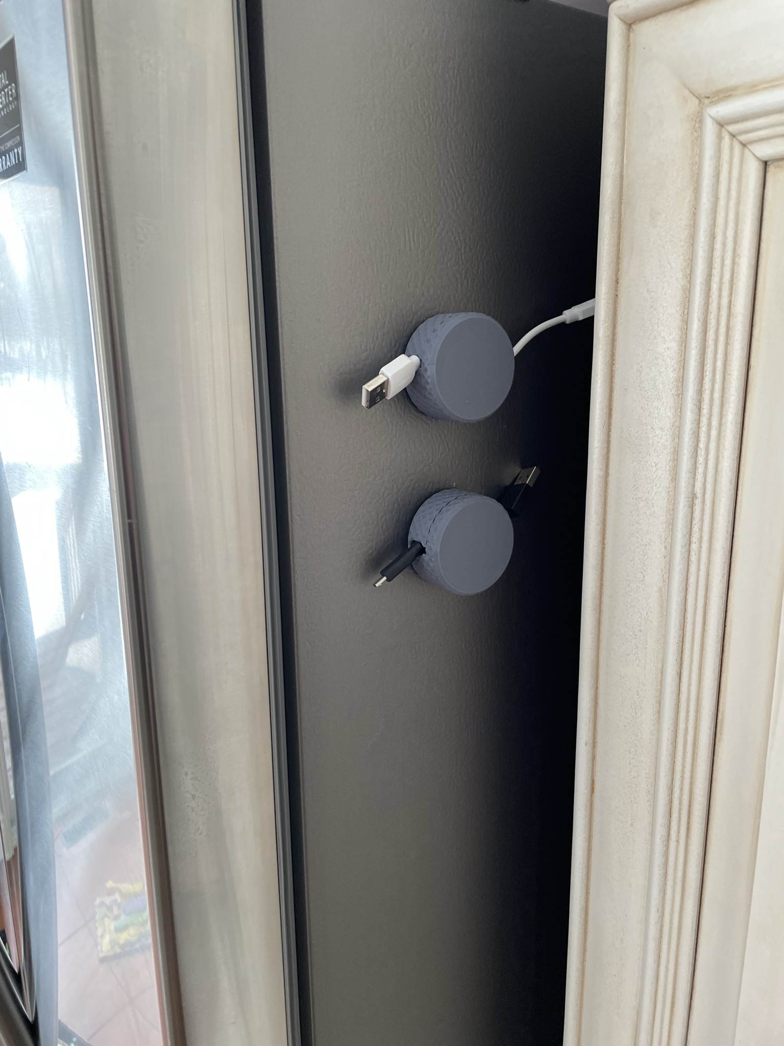 Charger Cable Organizer 2nd edition - With Magnets!