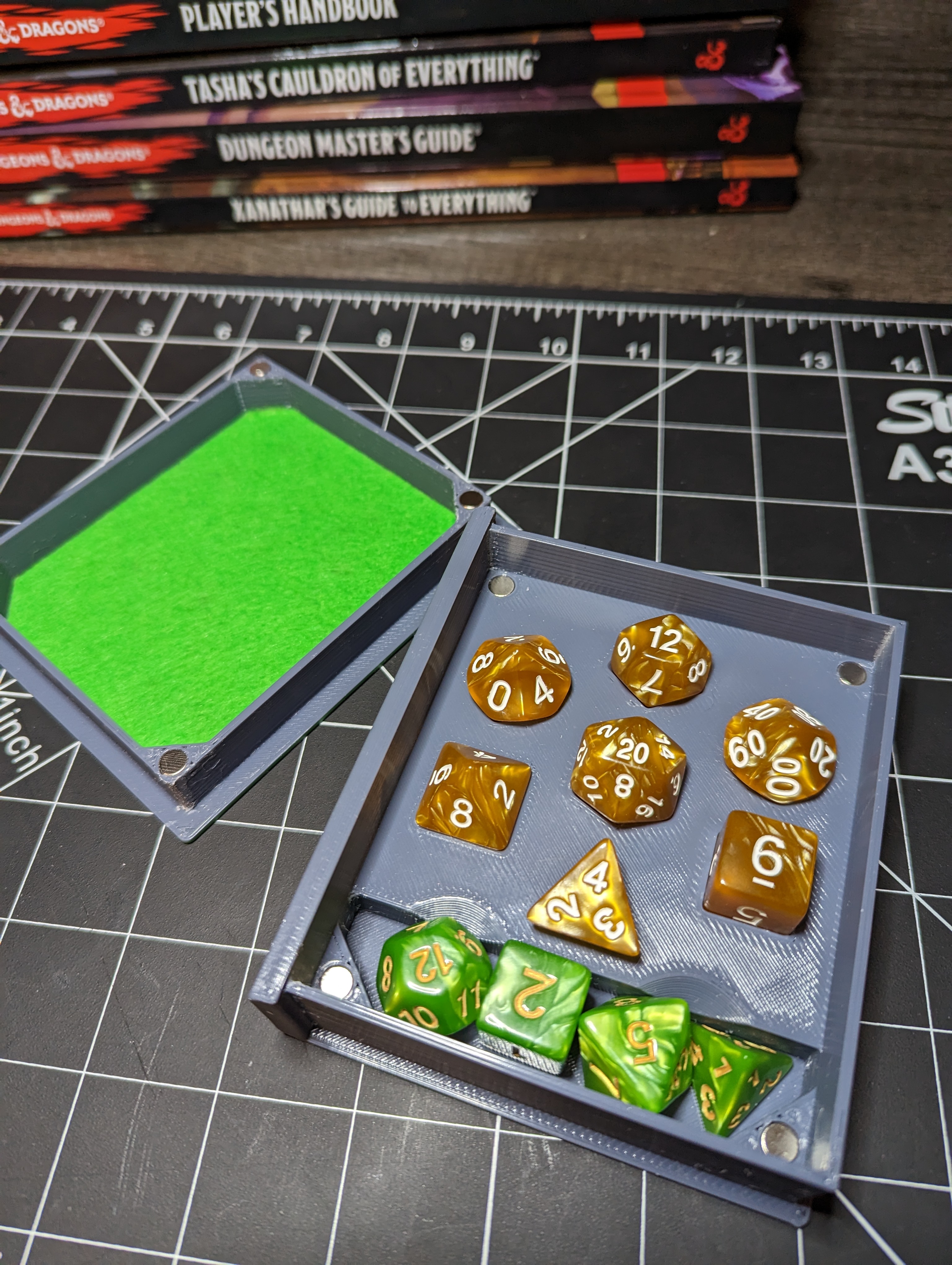 Miniatura 3 do modelo 3D Spell Book Dice Case