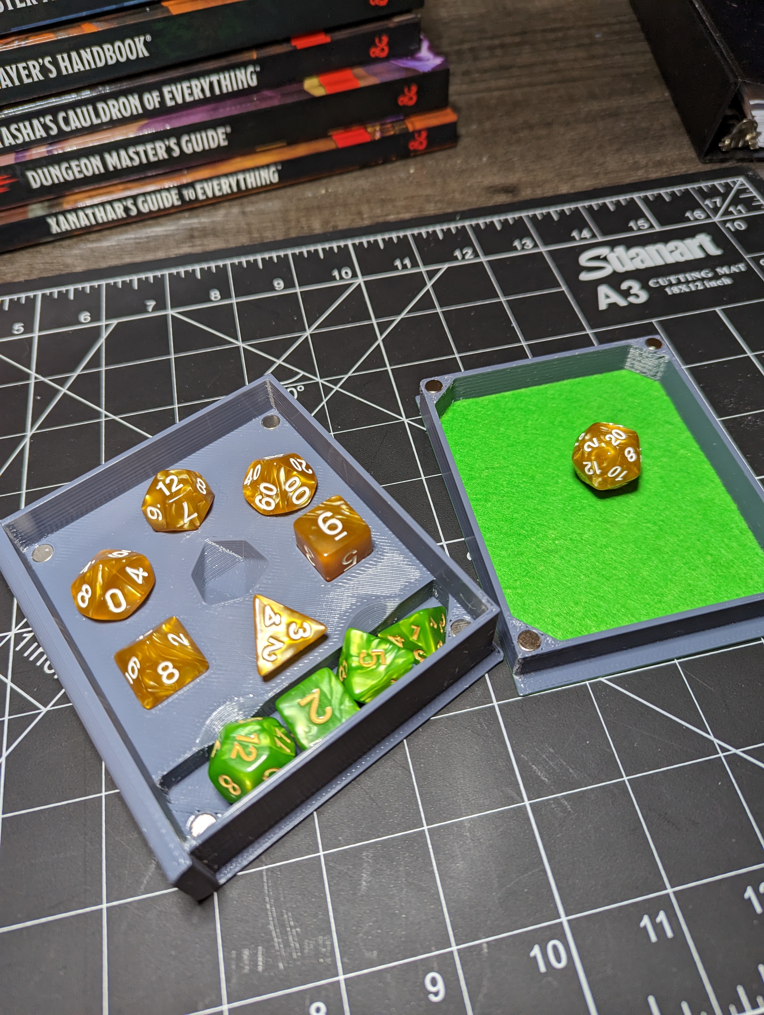 Miniatura 4 do modelo 3D Spell Book Dice Case
