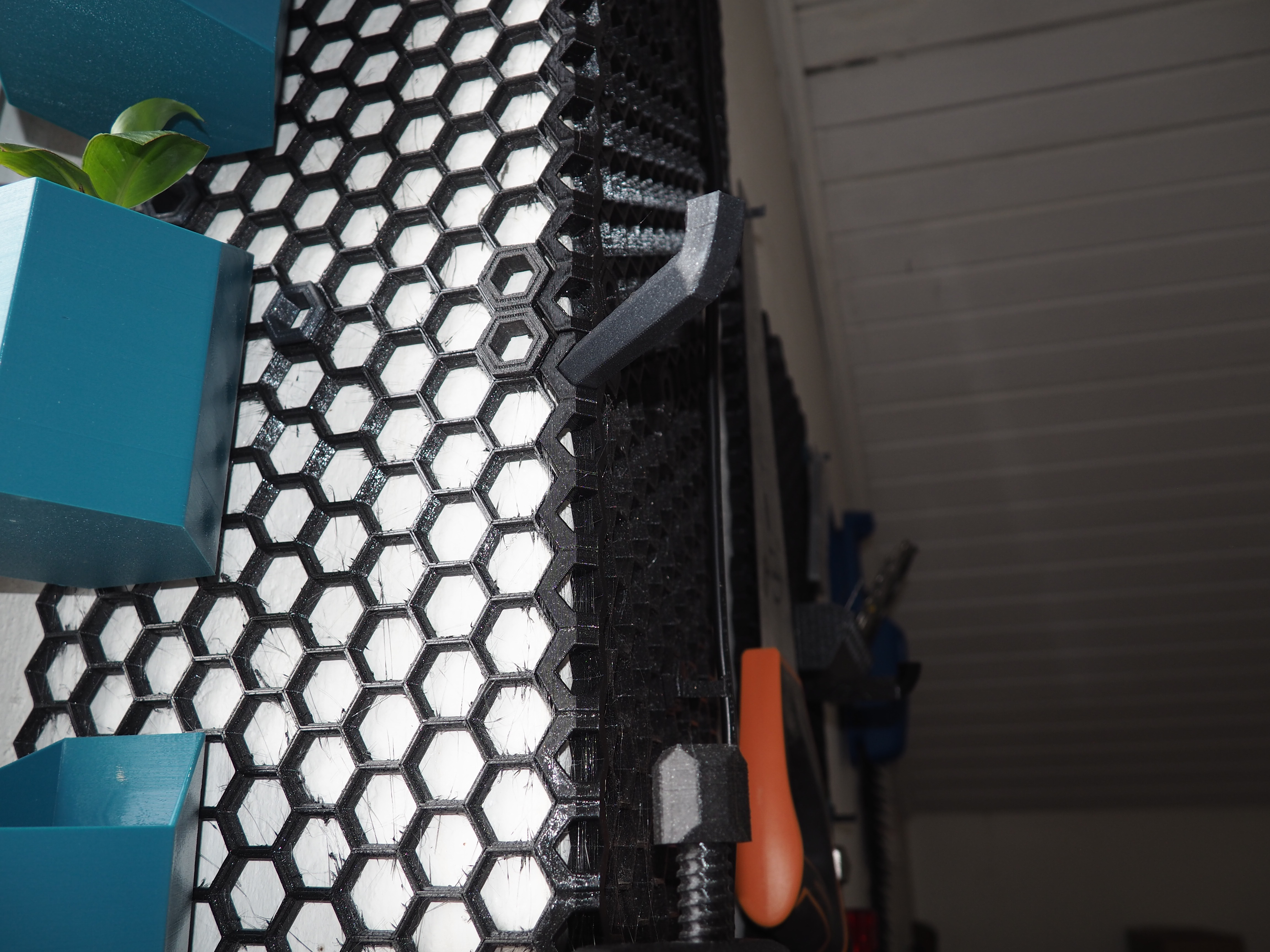 Edge for Honeycomb Wall