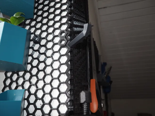 Edge for Honeycomb Wall