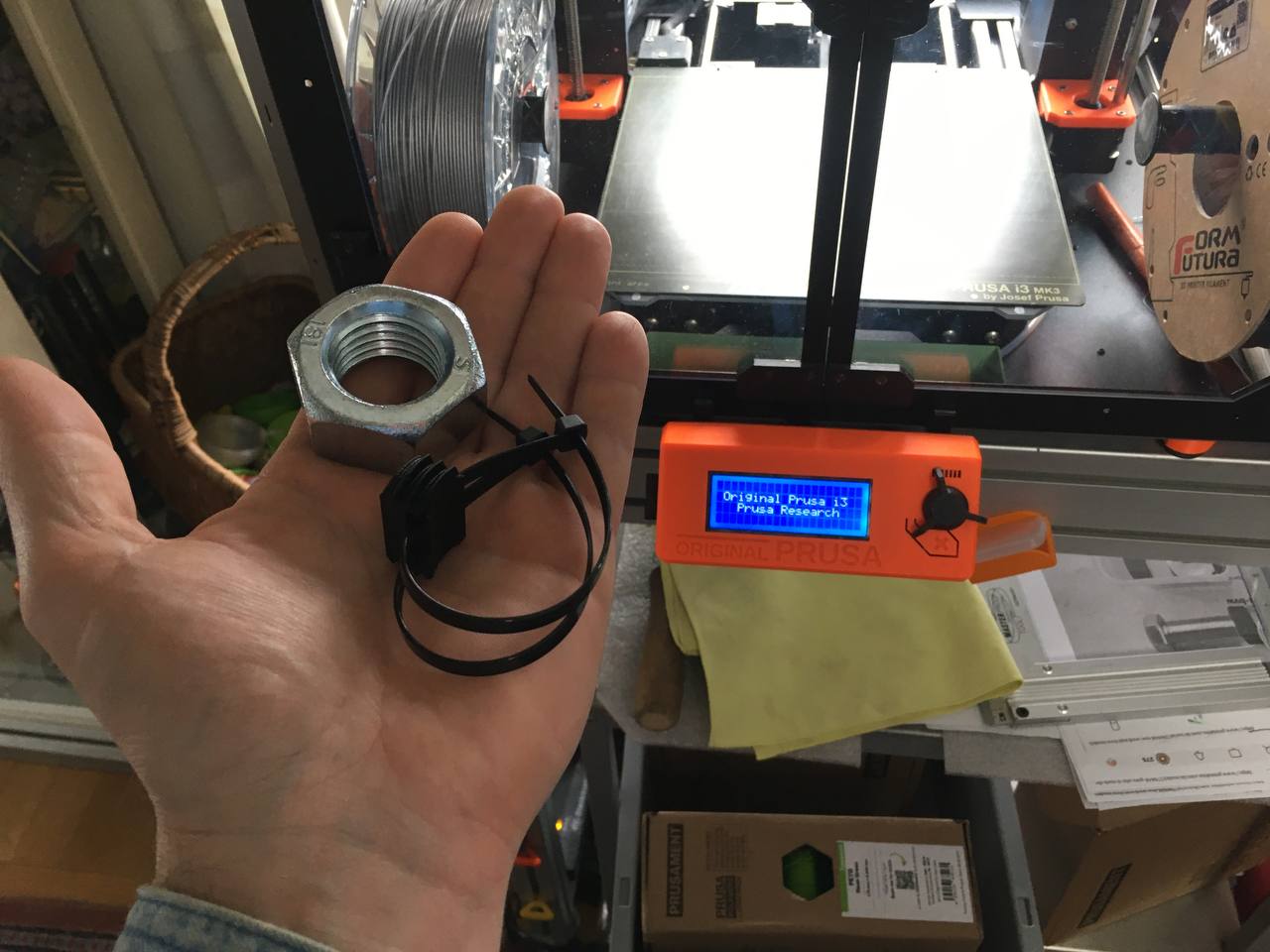 Adapter M30 Kurz-Bolzen auf 2 Kabelbinder für runde Querschnitte (Handlauf, Geländer, Gettoblastergriffe)