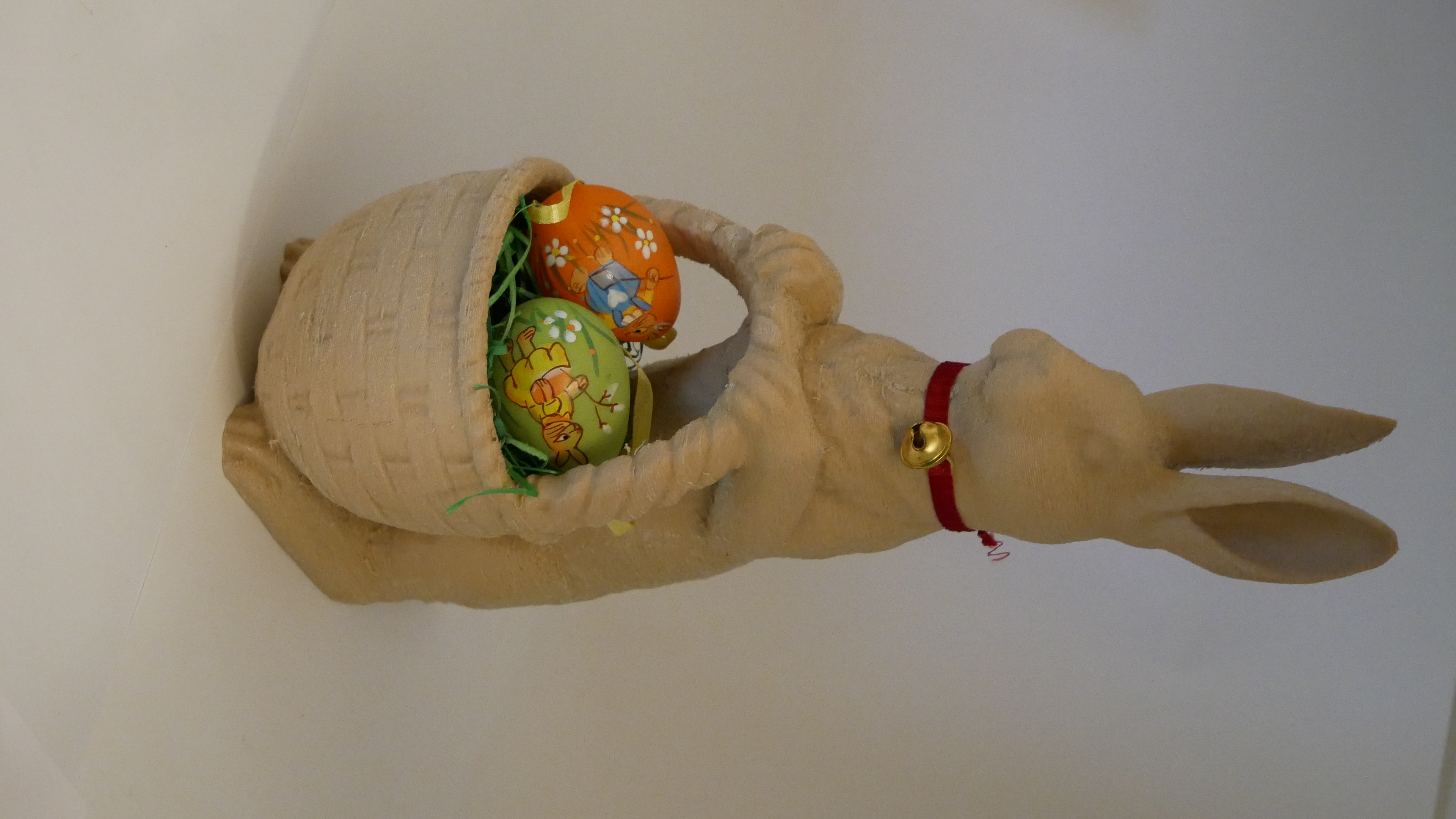 Osterhase mit Korb