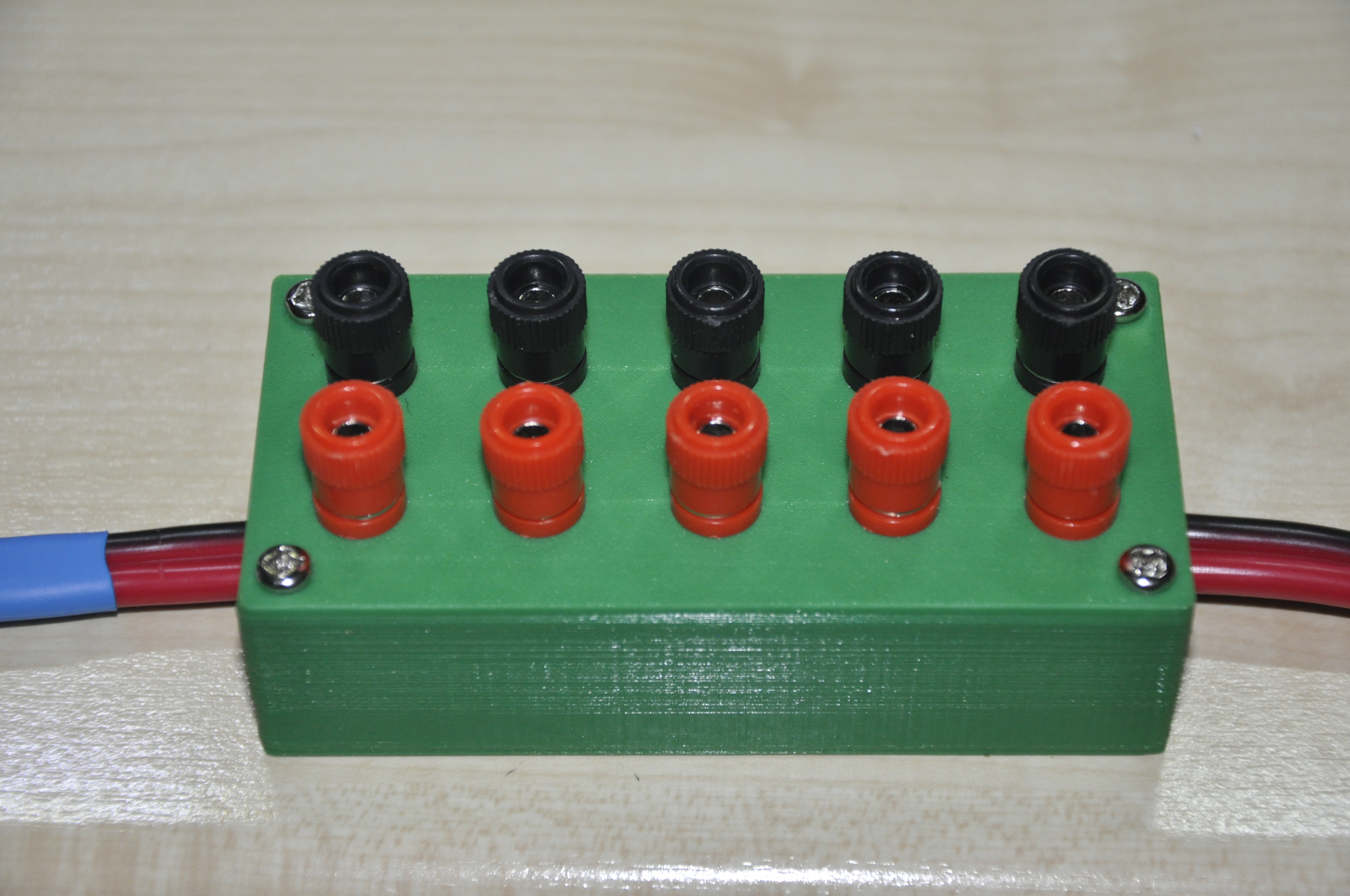 Banana plug multiplier