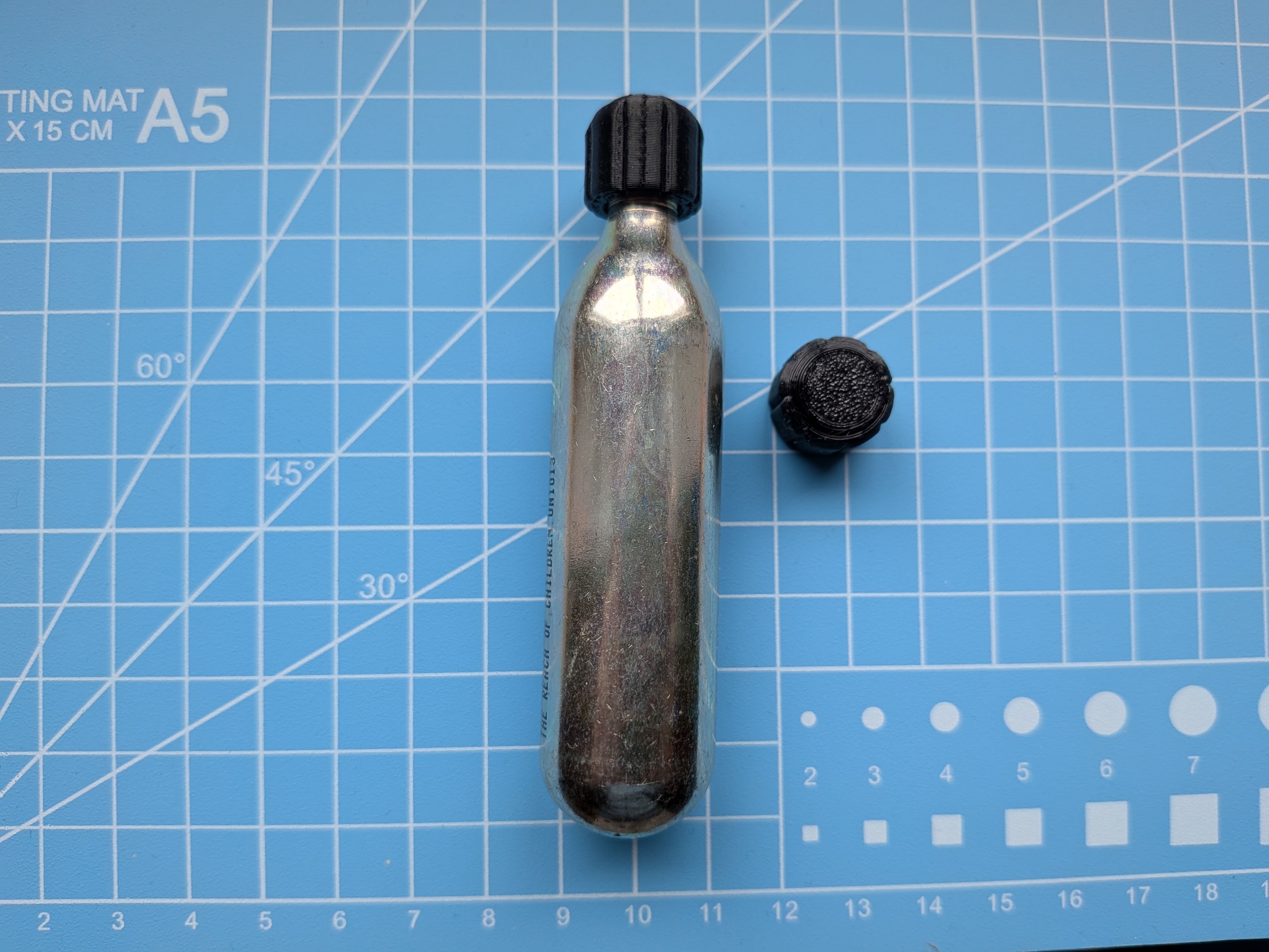 Protective cap for CO2 cartridge