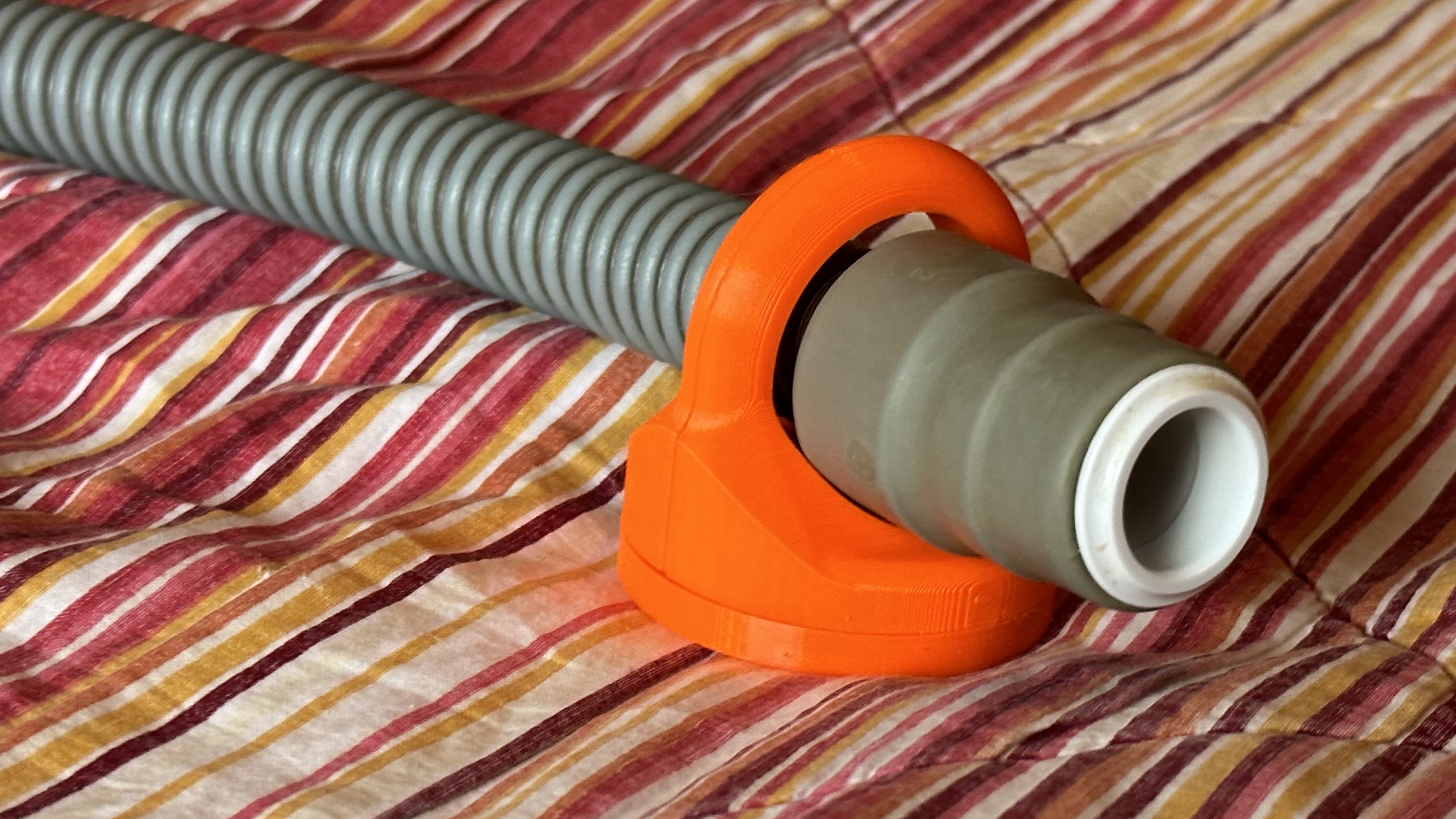 Rotating Hose Guide (f.e. for CPAP 22mm standard hoses) by Clamikra