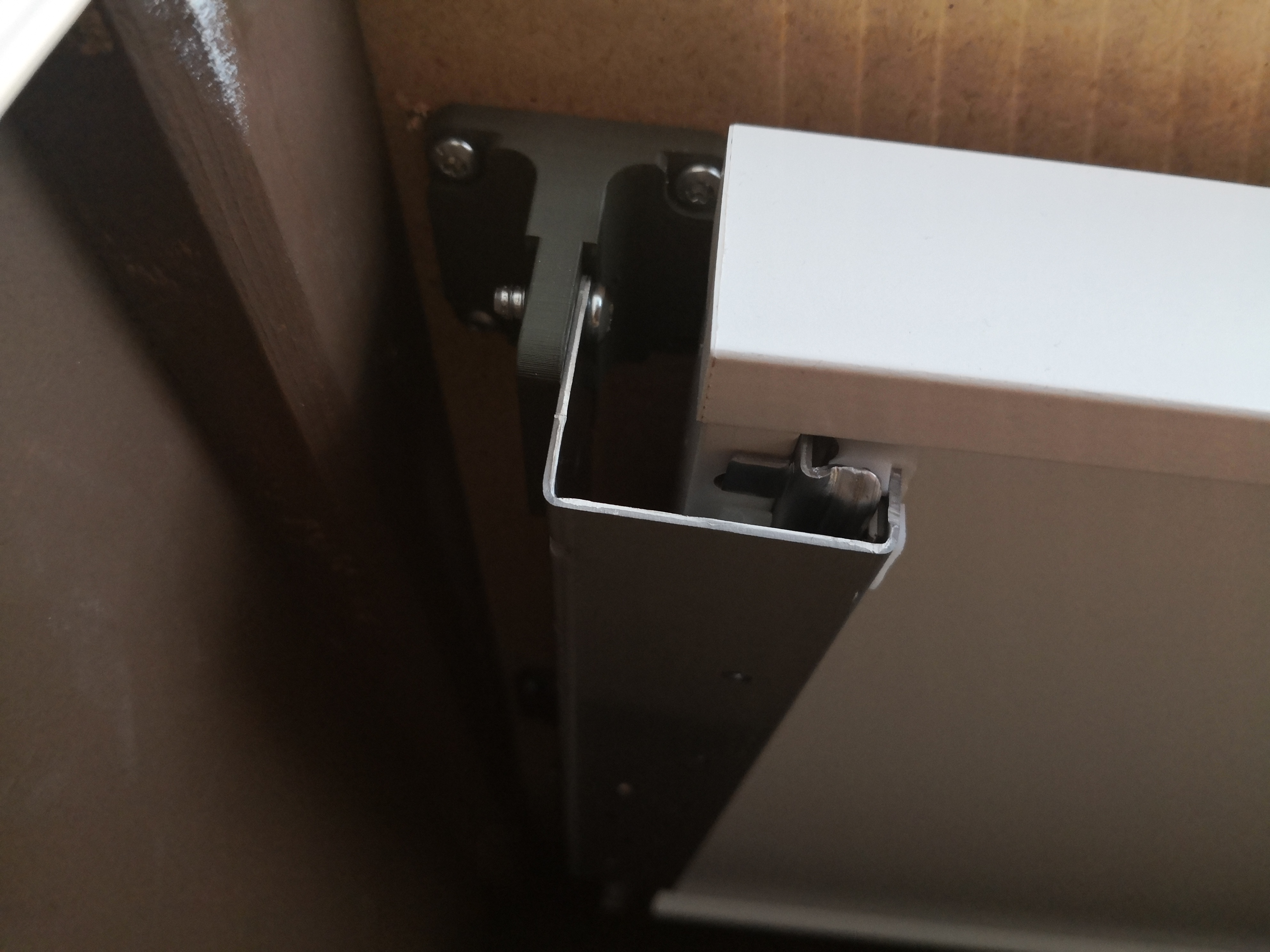Bracket for mounting Ikea komplement