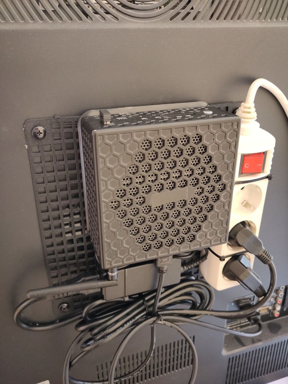 Vesa Adapter 200mm 100mm and 75mm with cube mesh by Sebi | Download ...
