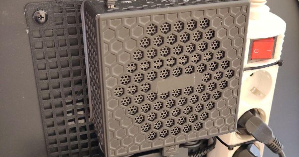 vesa-adapter-200mm-100mm-and-75mm-with-cube-mesh-by-sebi-download