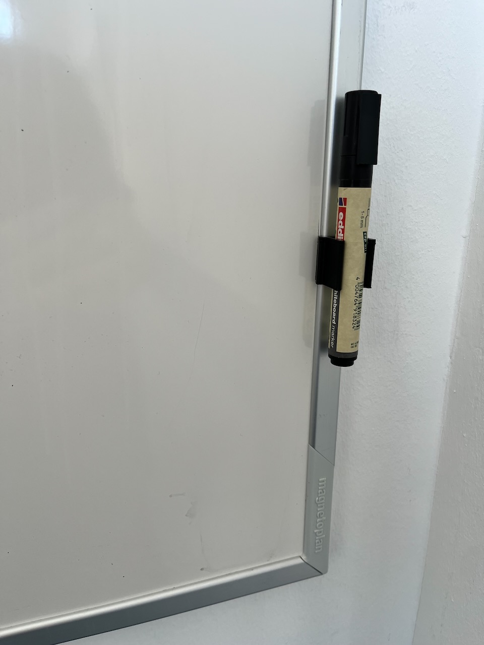 White Board Pen Holder (e.g. magnetoplan)