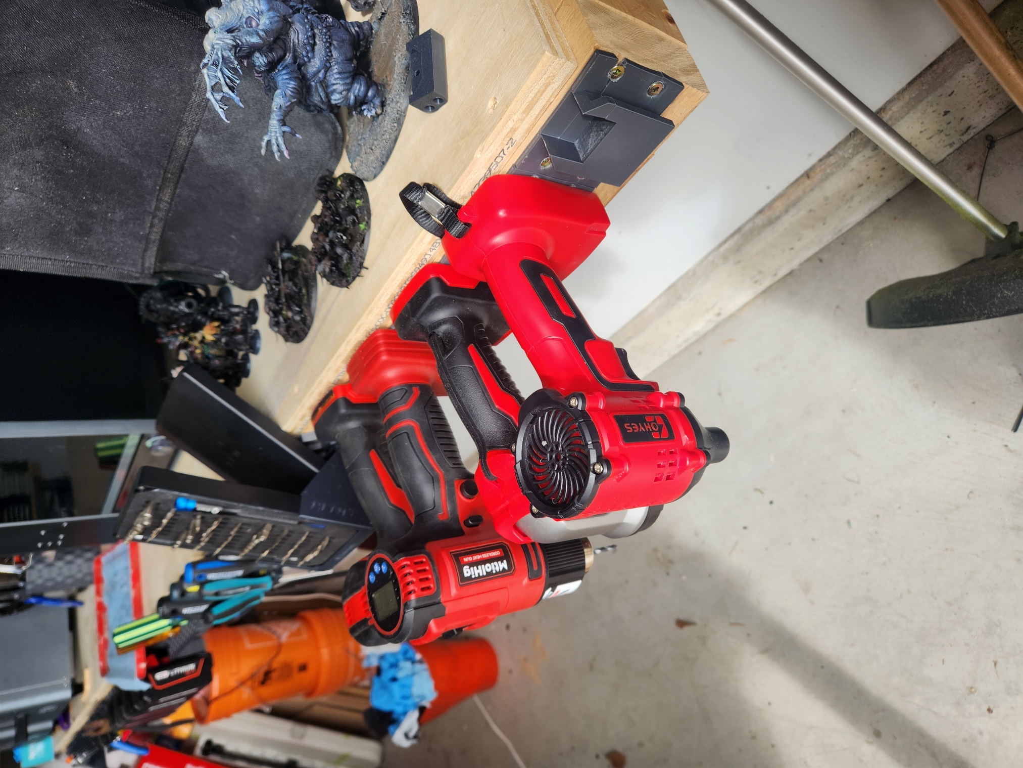 Wall mountable Milwaukee tool holder