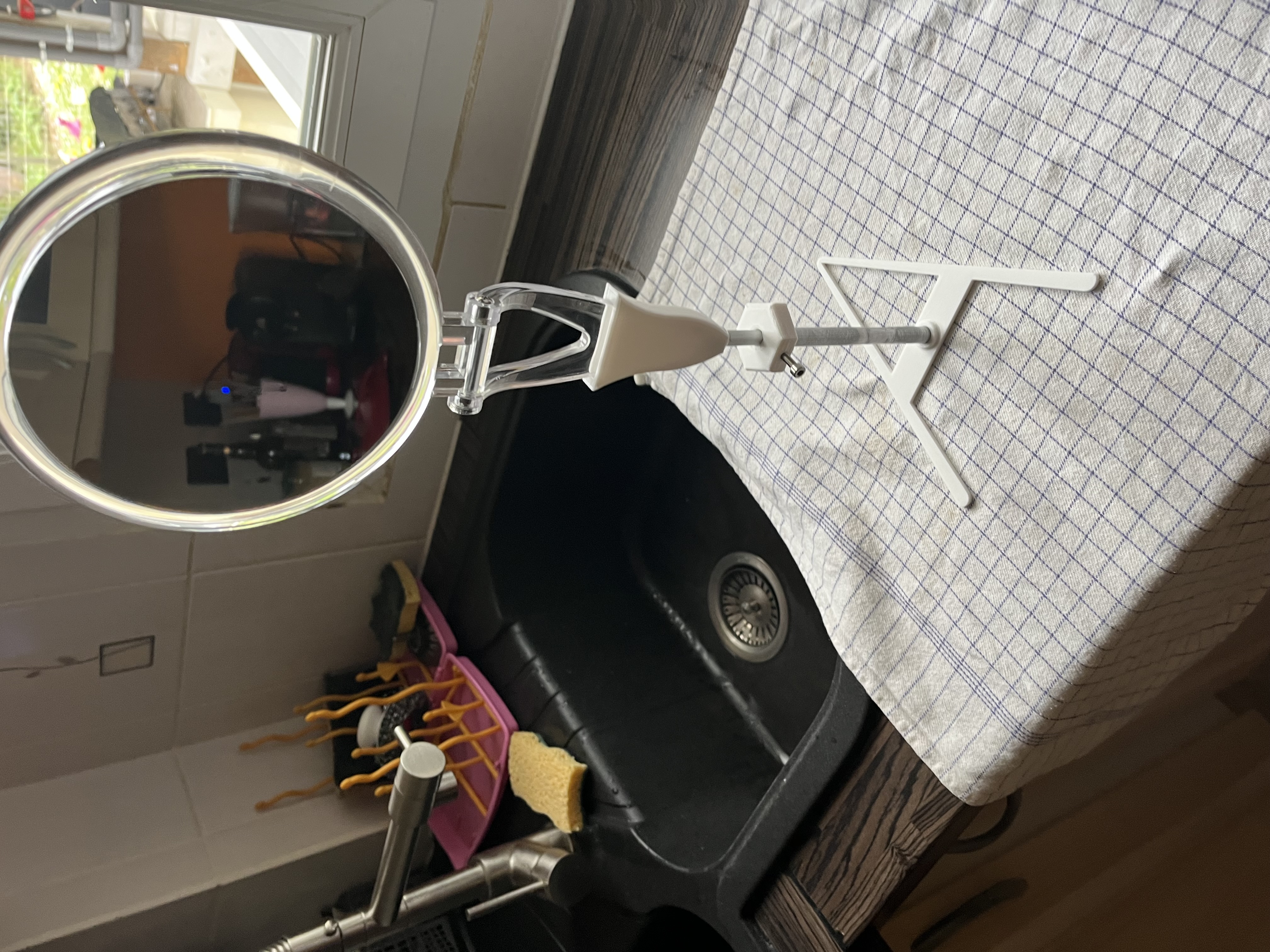 mirror stand