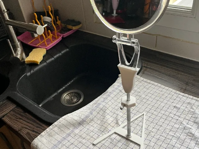 mirror stand