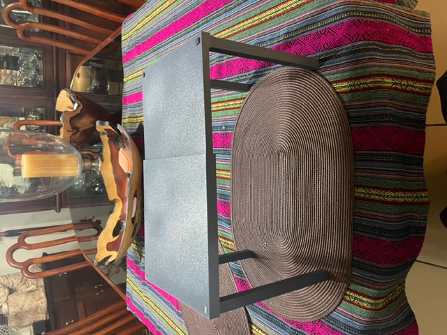 Adjustable shelf for locker