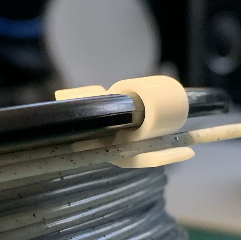 Miniatura 3 do modelo 3D Filament Clip - Rounded Edge