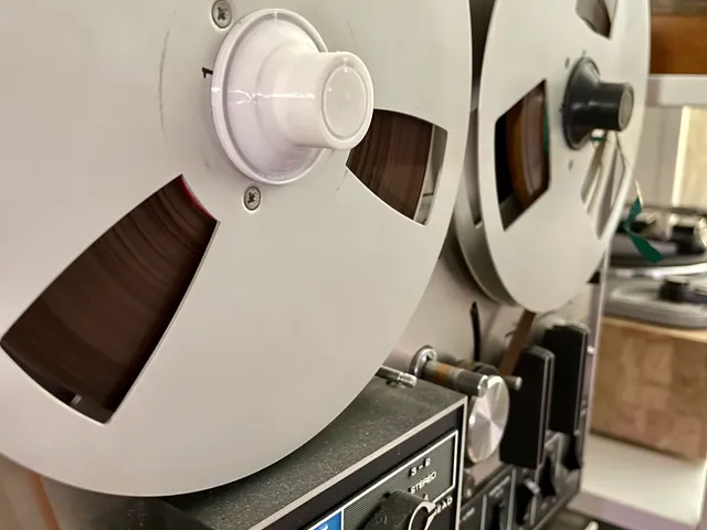 Reel lock (clamp) for Akai 4000DS reel to reel