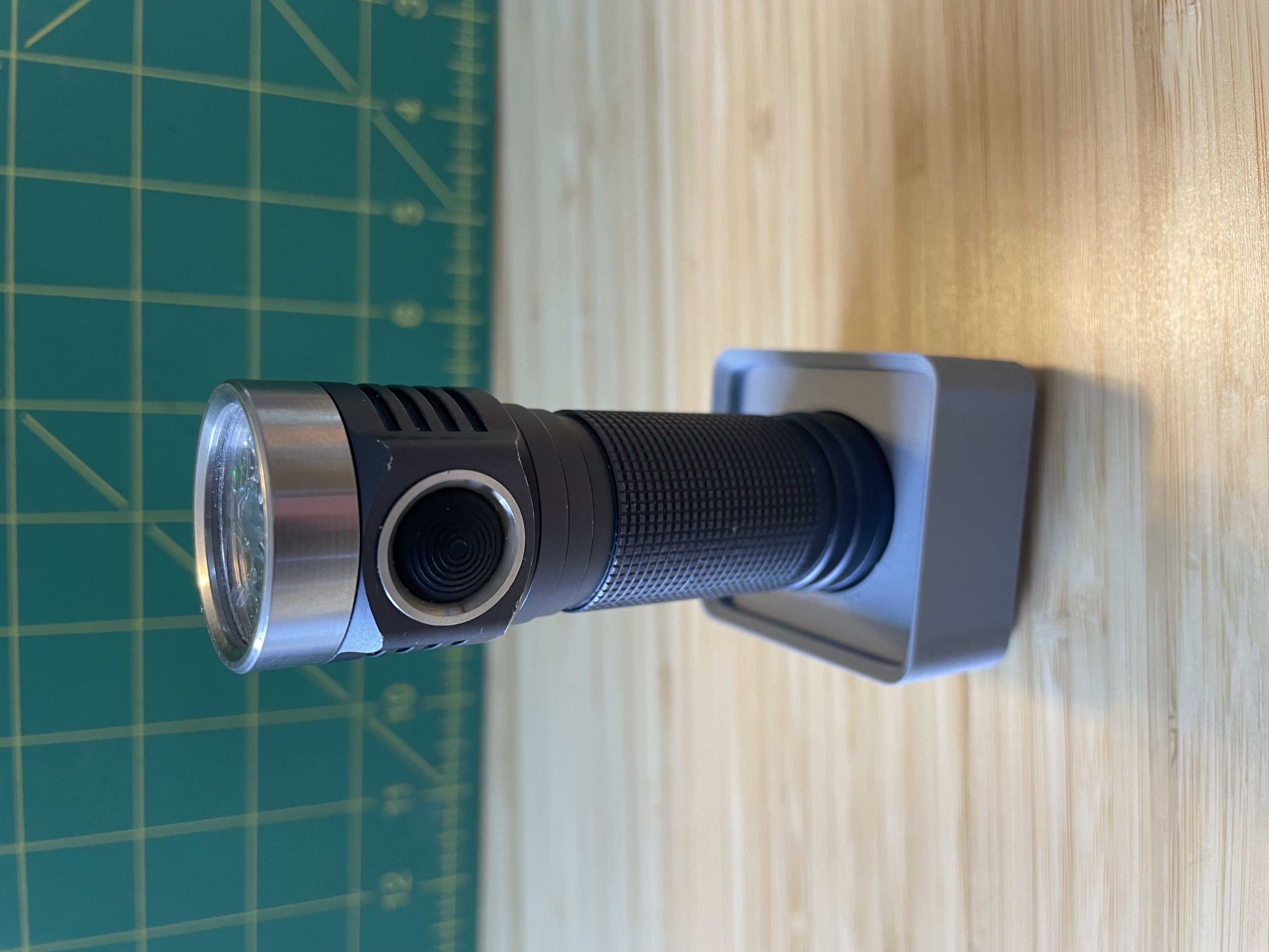 Gridfinity 1x1 holder for Emisar D4V2 Flashlight