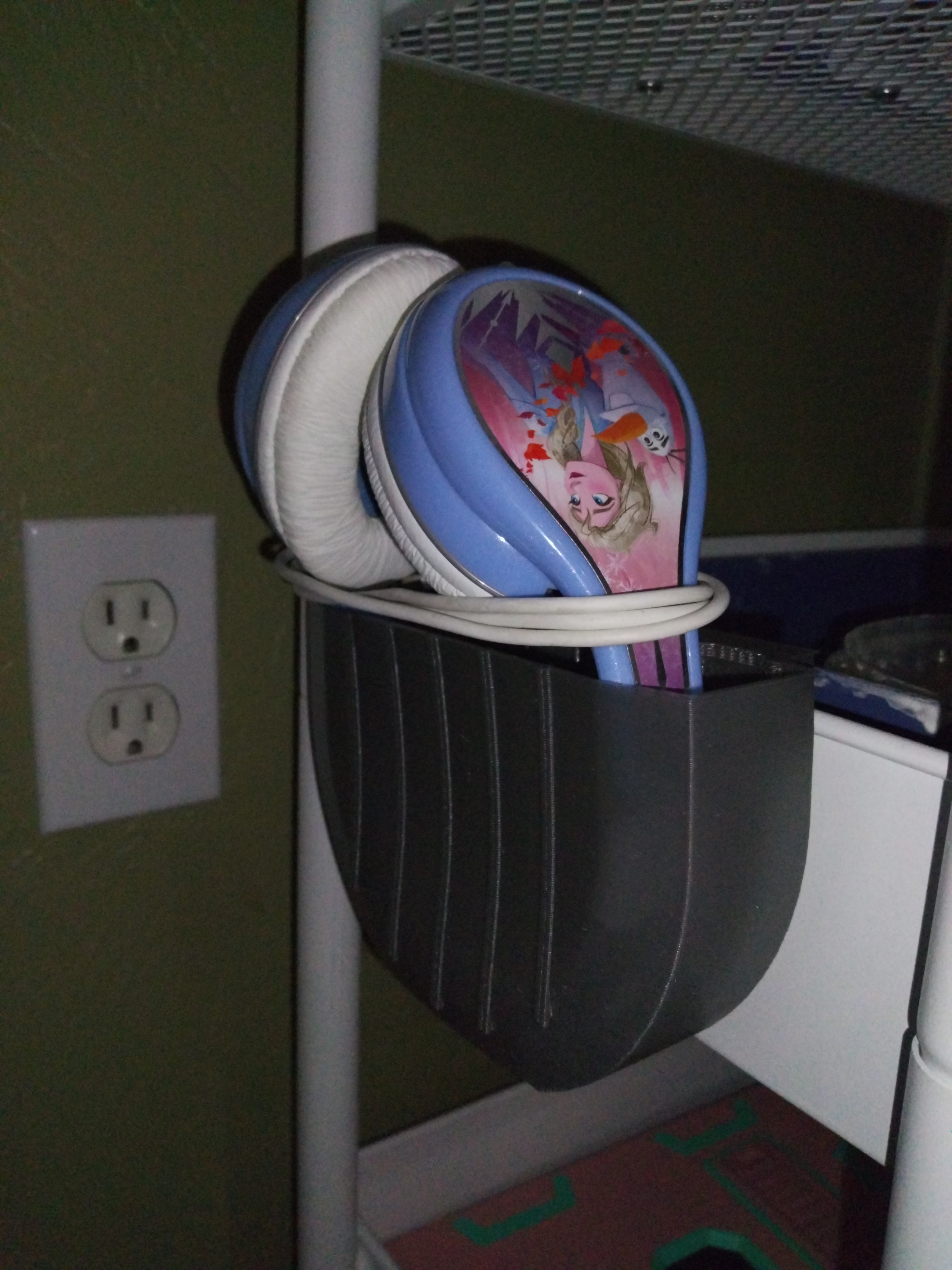 Hanging Headphone Bin