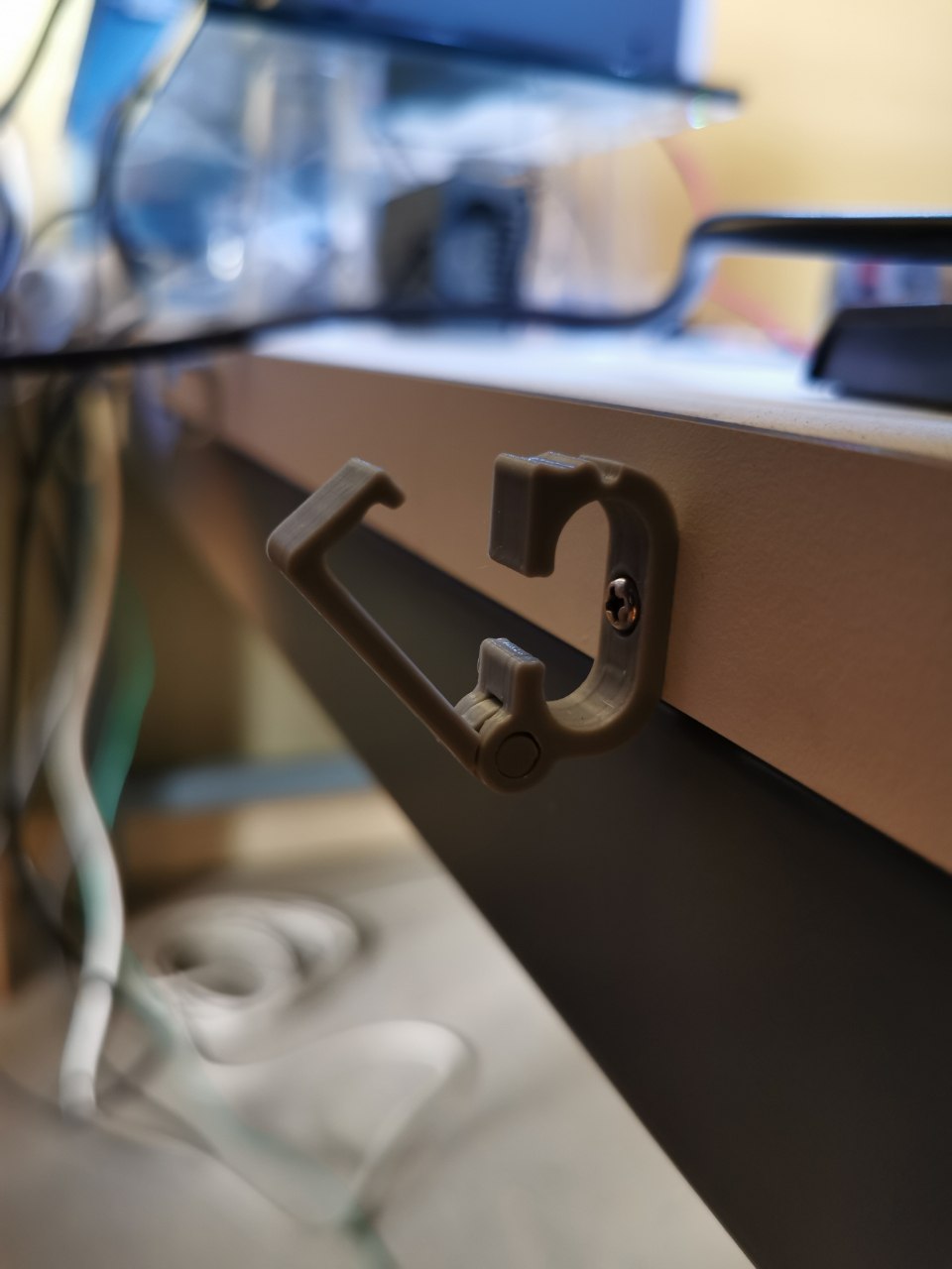 Miniatura 4 do modelo 3D Cable Clip / Organizer