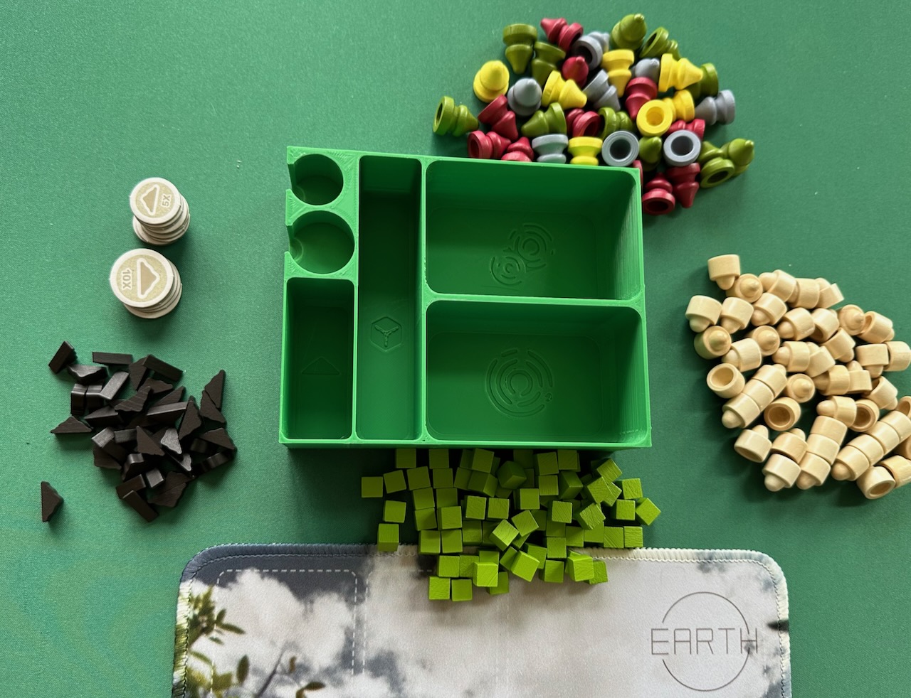 Miniatura 4 do modelo 3D Earth Boardgame Insert