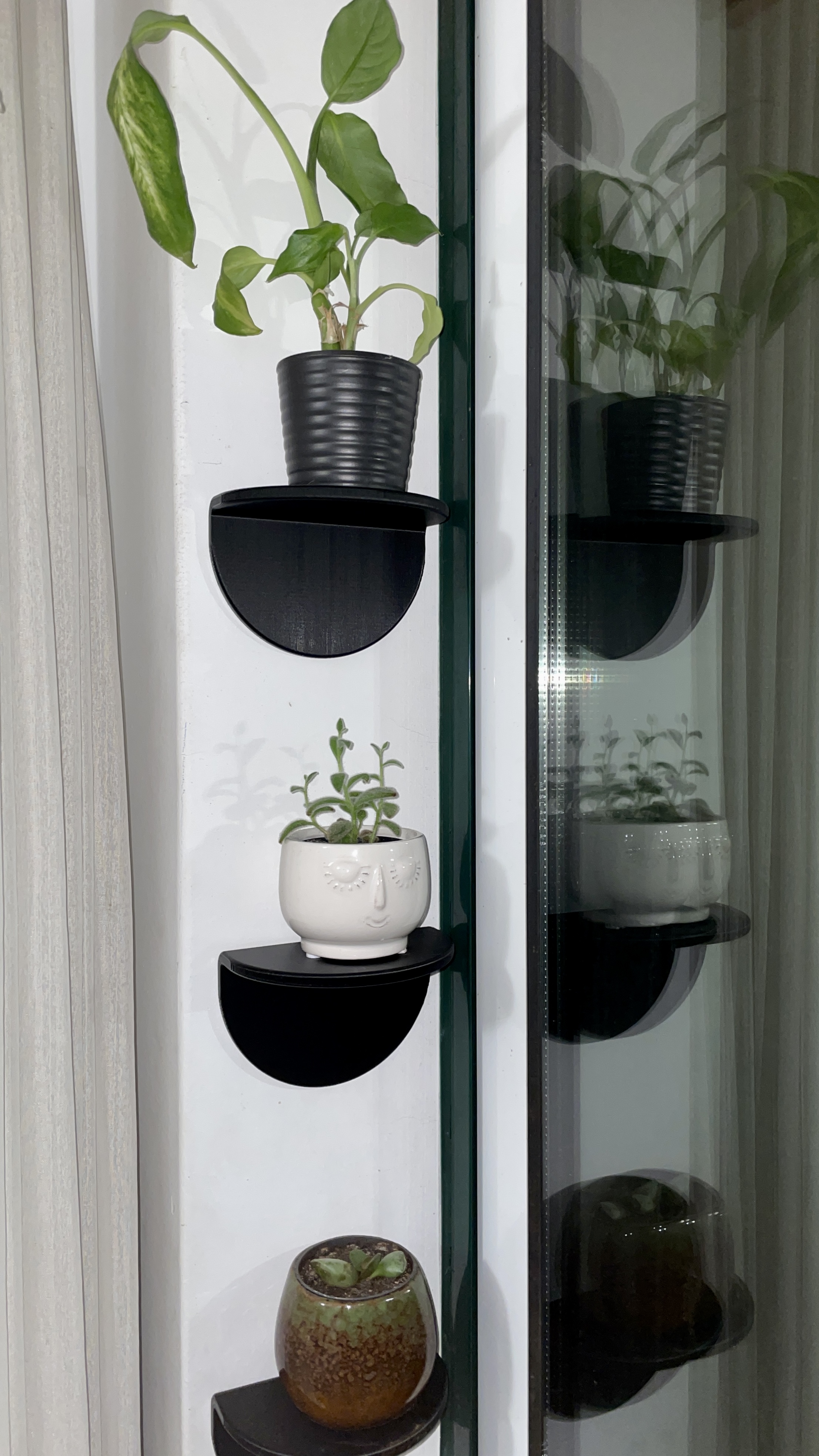 Silly Round Mini Shelf Command Strips by Ana Download free STL model