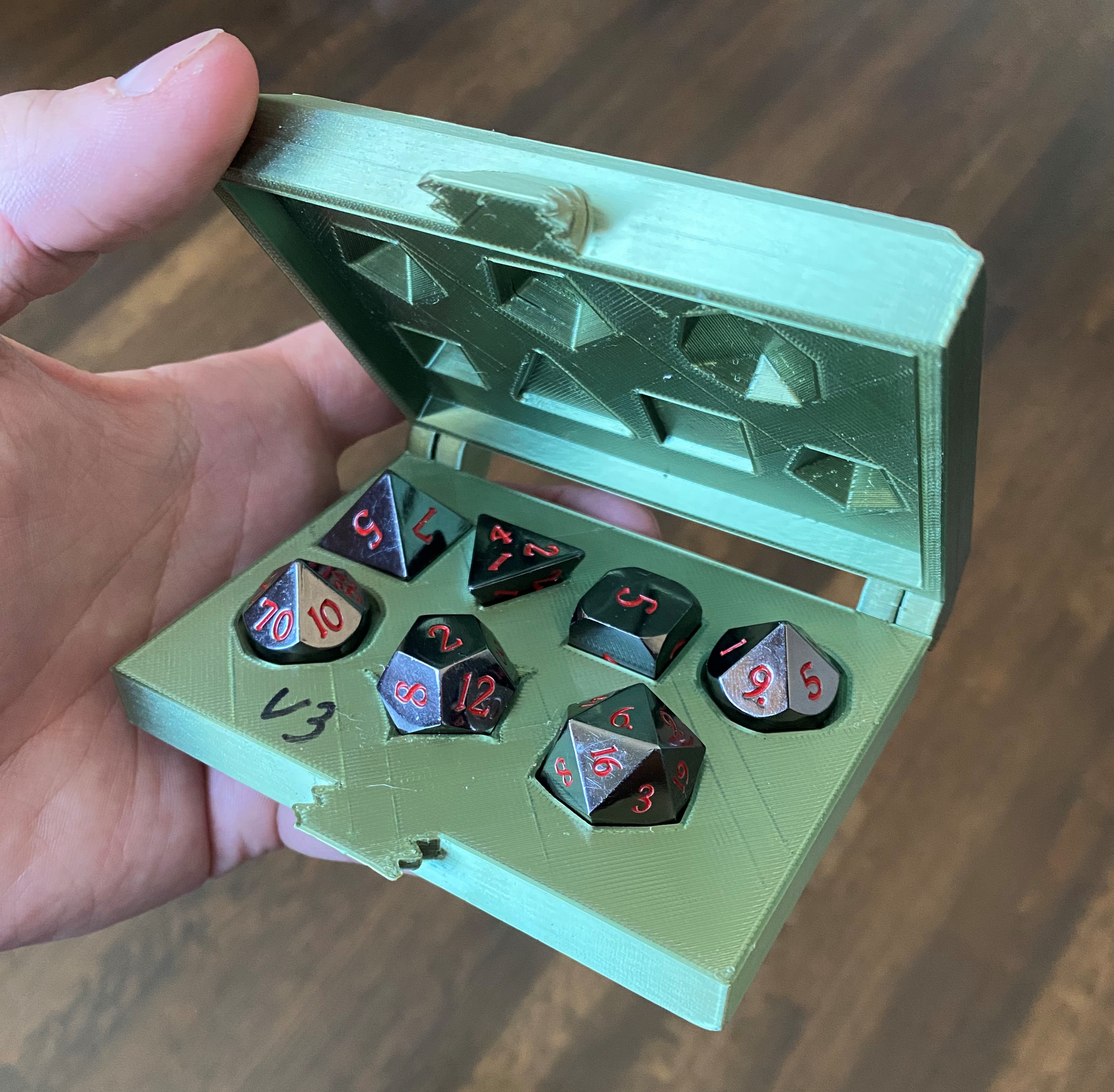 dnd-dice-chest-v4-print-in-place-hinges-and-threads-no-supports-by