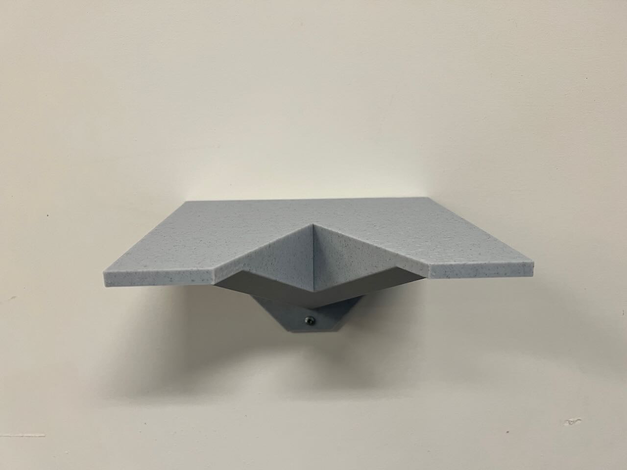 Sturdy wall shelf