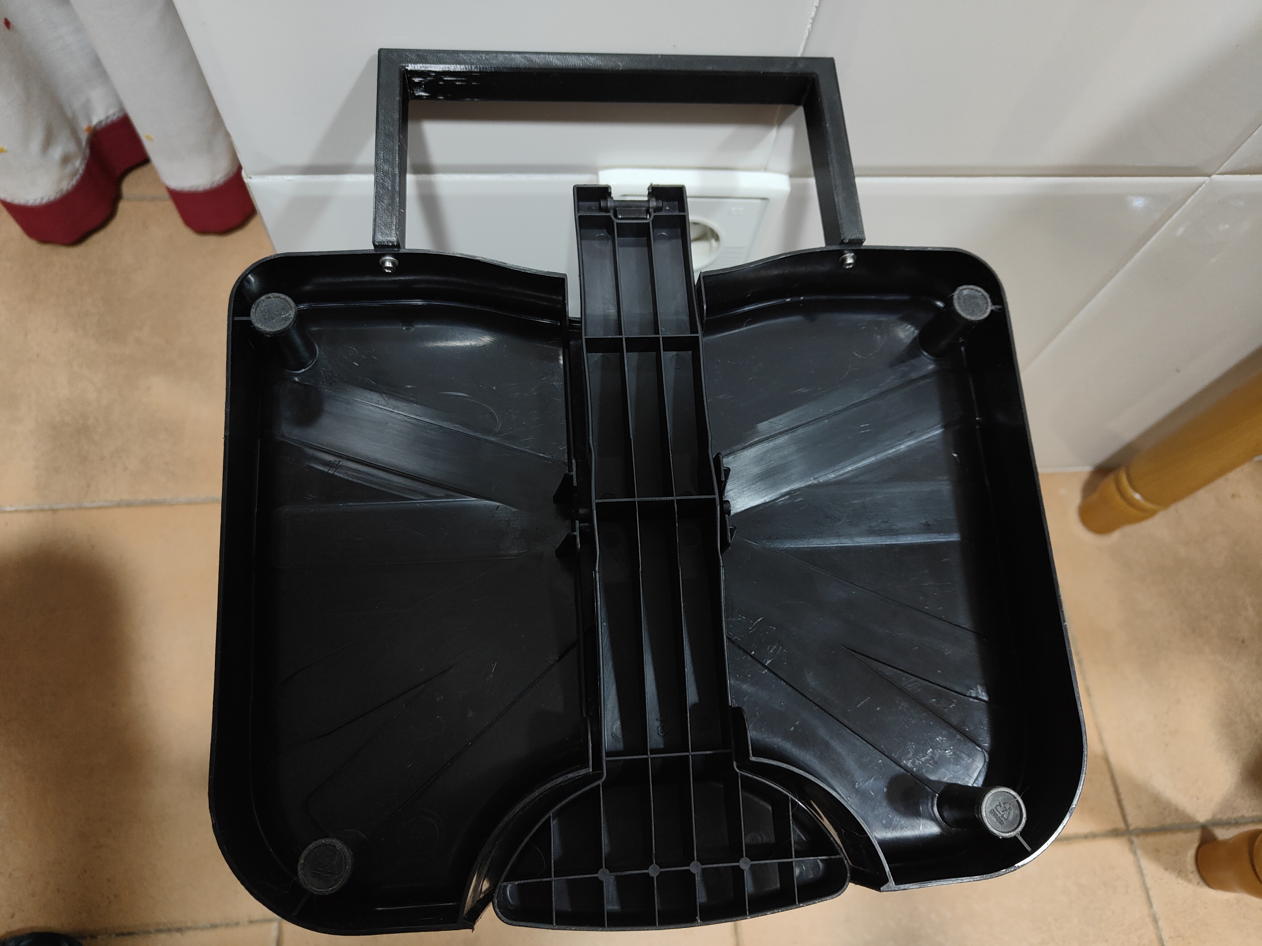 Rear stopper for dustbin — miniatura 4