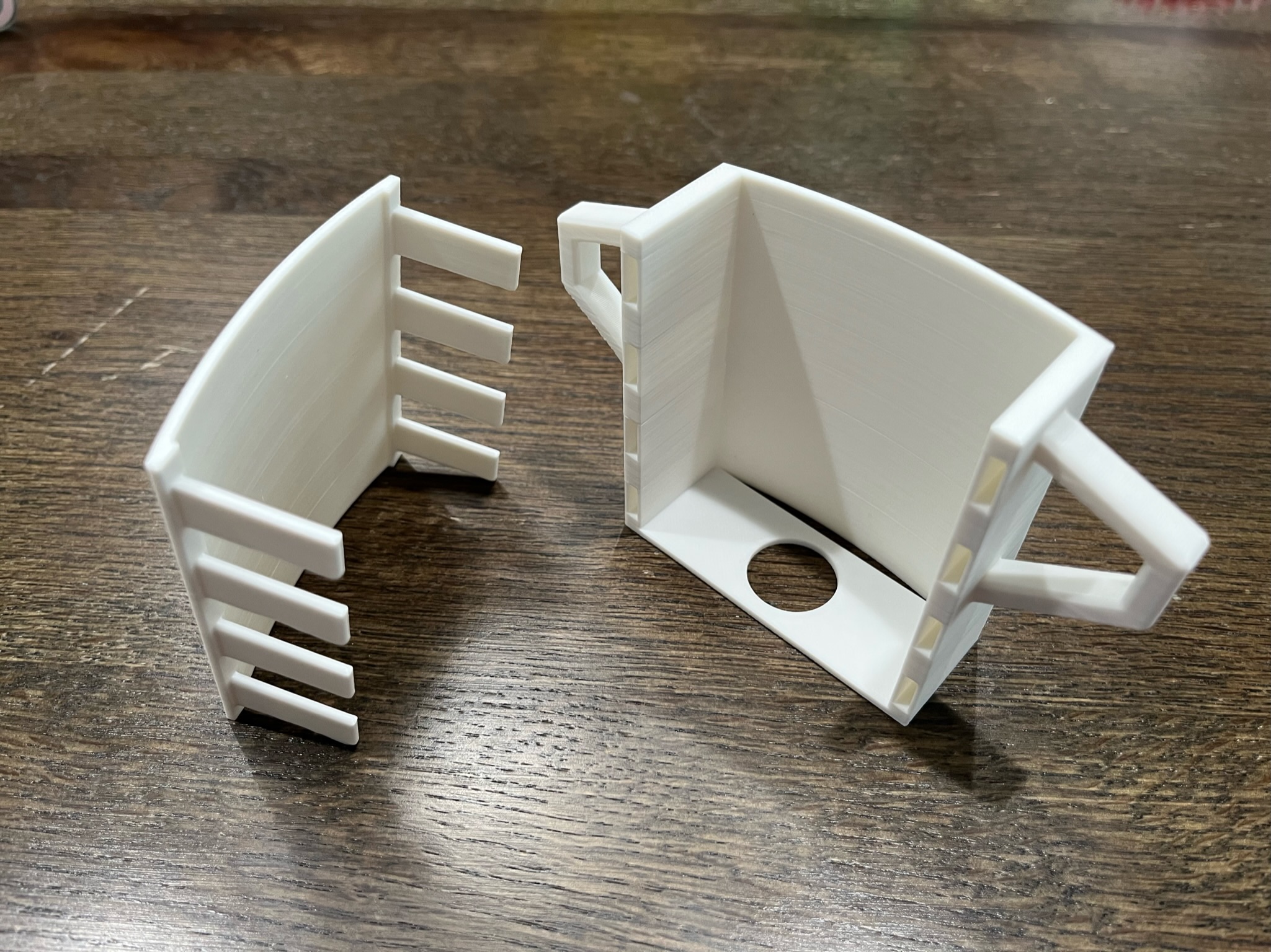 Adjustable Juice Box Holder (printinplace) by eddydas Download free