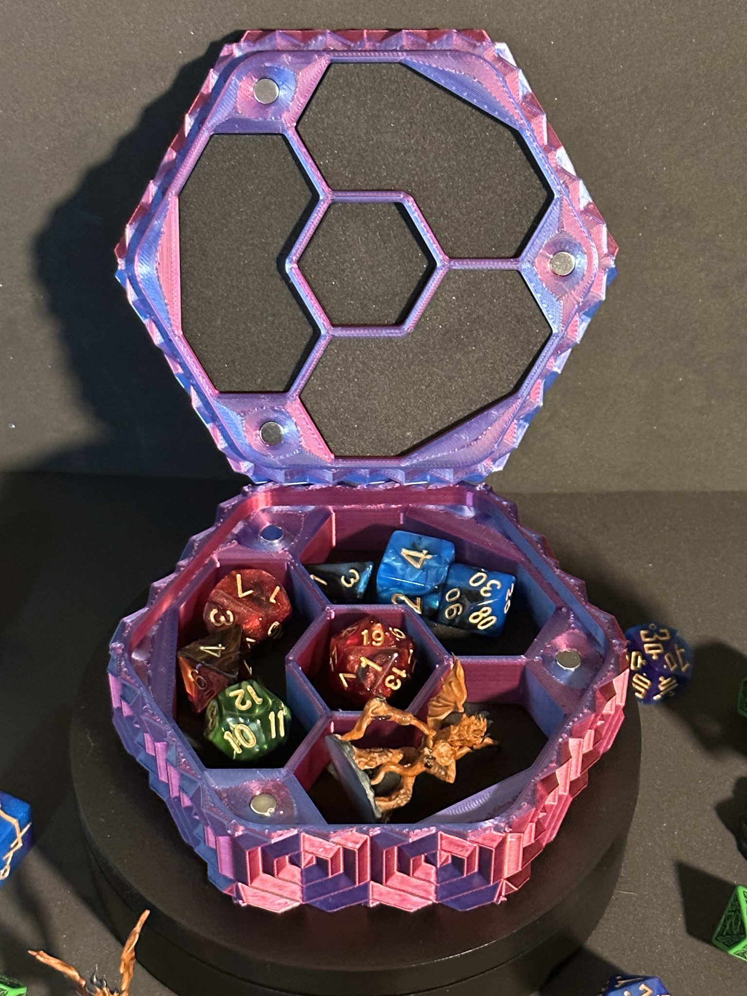 Magnetic Crystalline Dice Vault! (For Matter Hacker Quantum Color Changing Filament)