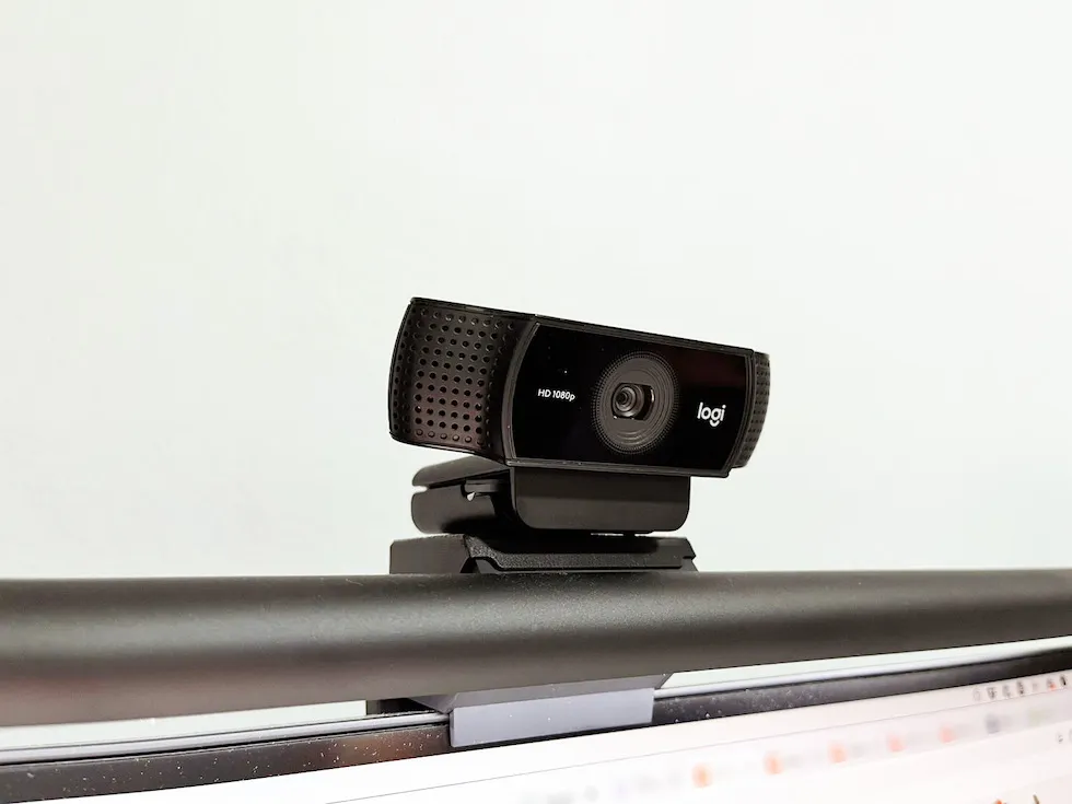 Logitech C922 Webcam mount for Xiaomi Mi Light Bar by kaerusummer