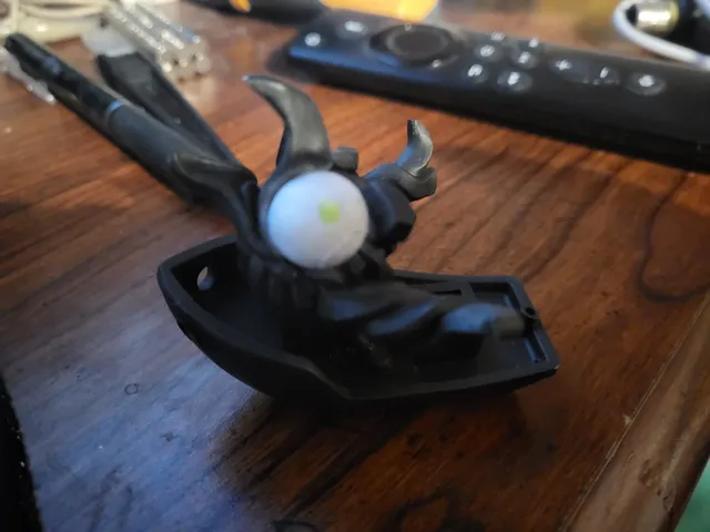 Little Crazy Raven Benchy