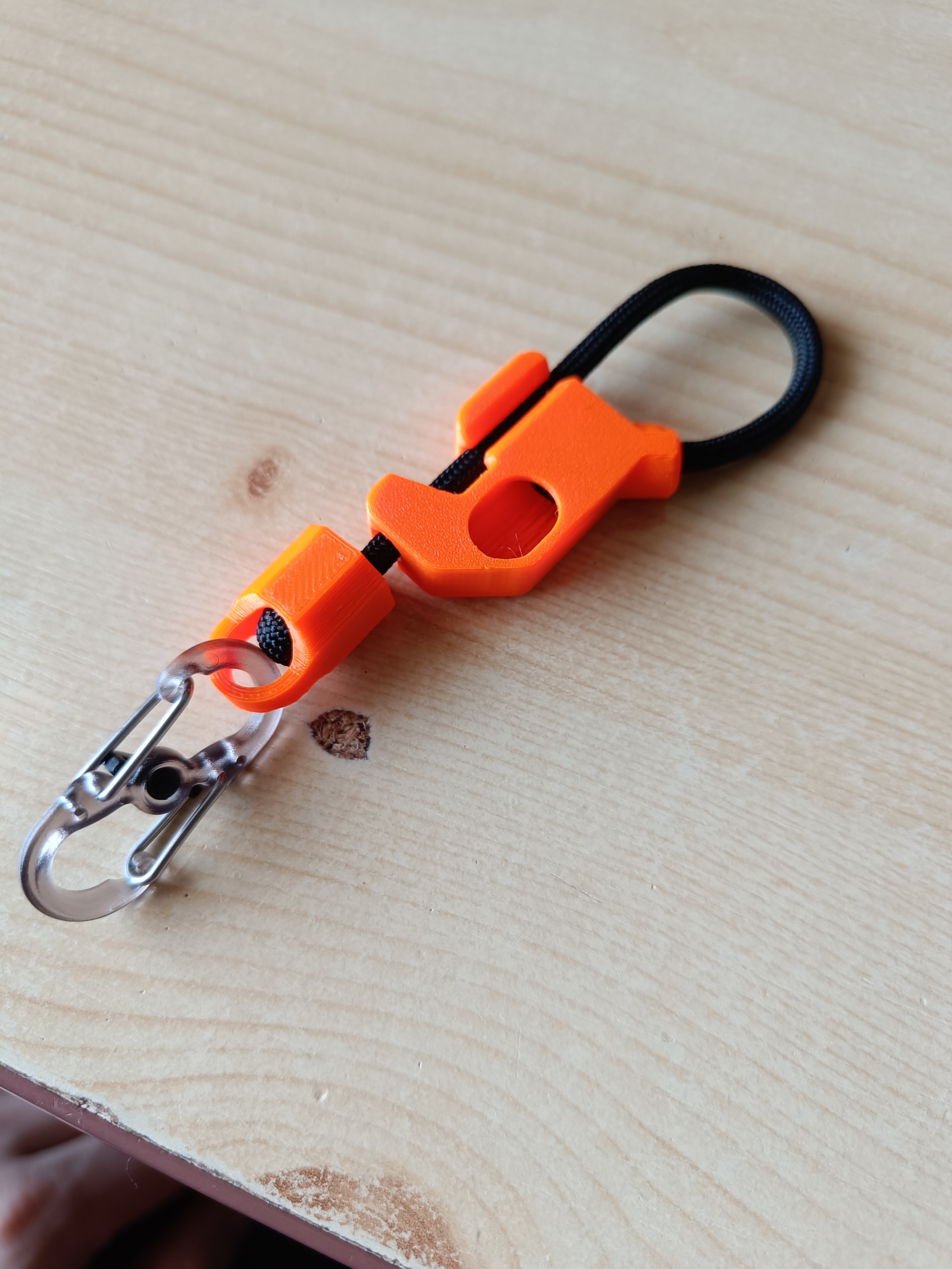 Paracord carabiner