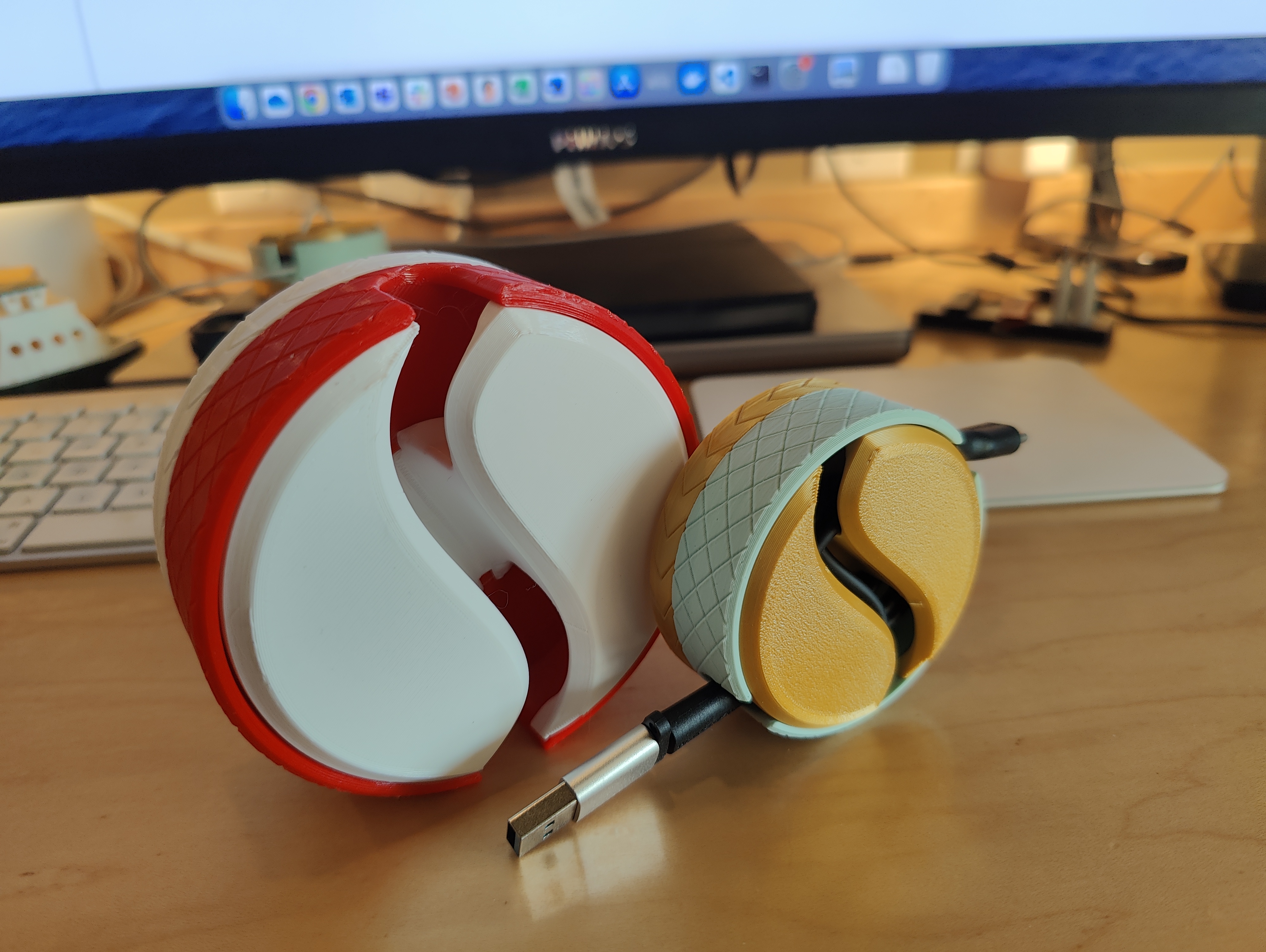 Stackable Cable/Cord Winder Organizer 3D model thumbnail