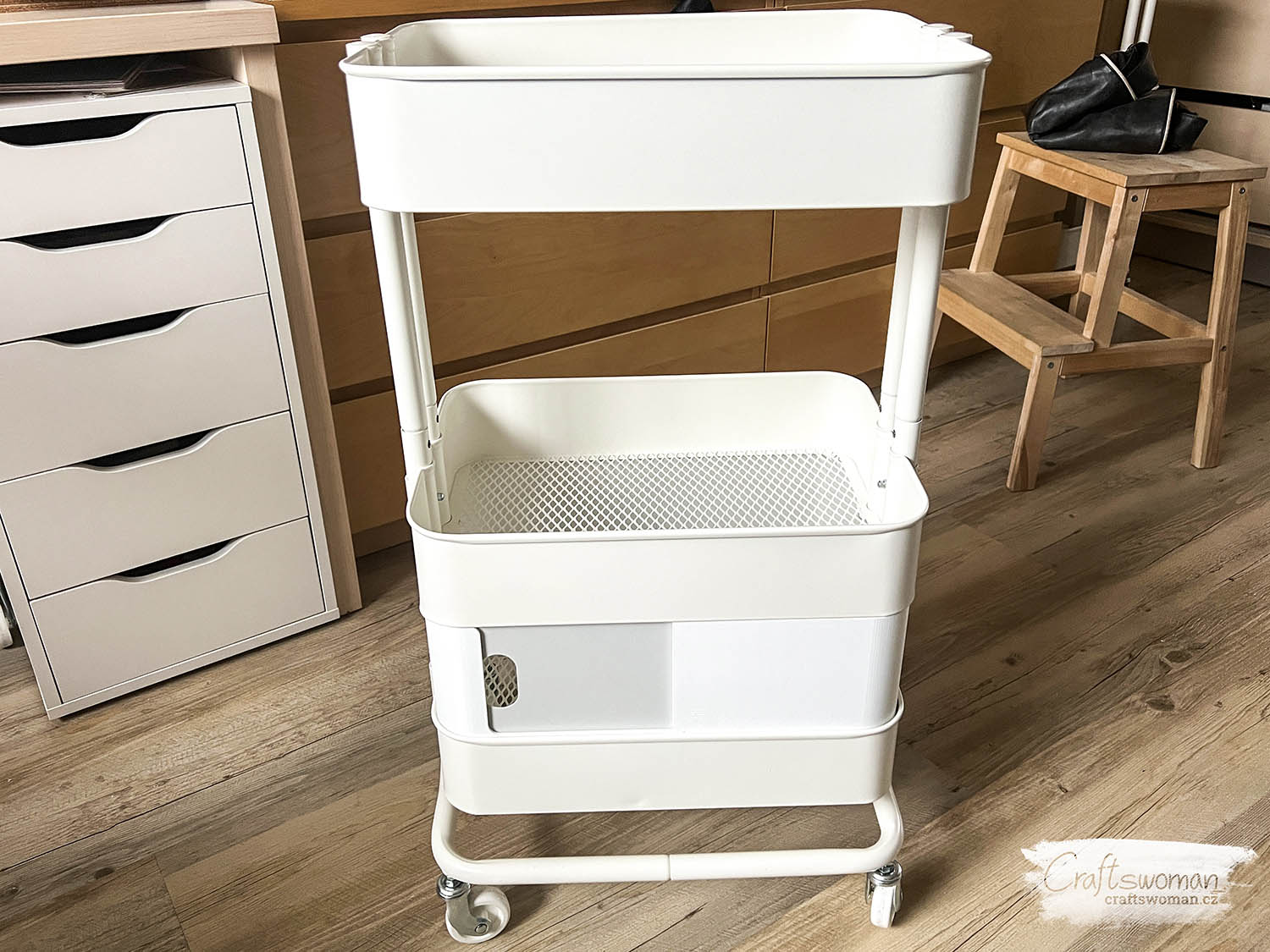 Closing shelf in IKEA RASKOG trolley