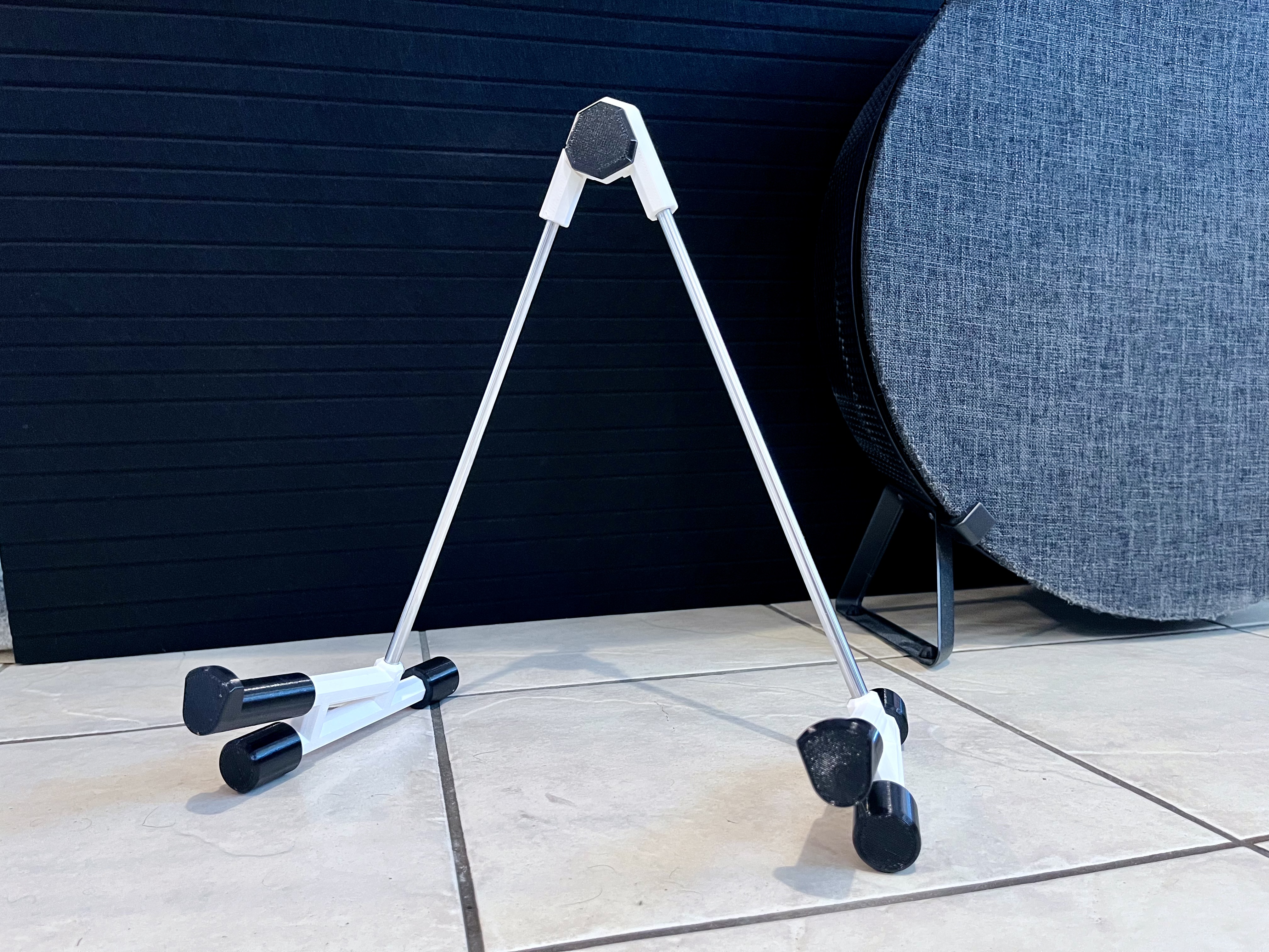 Miniatura 5 do modelo 3D Collapsible Guitar Stand