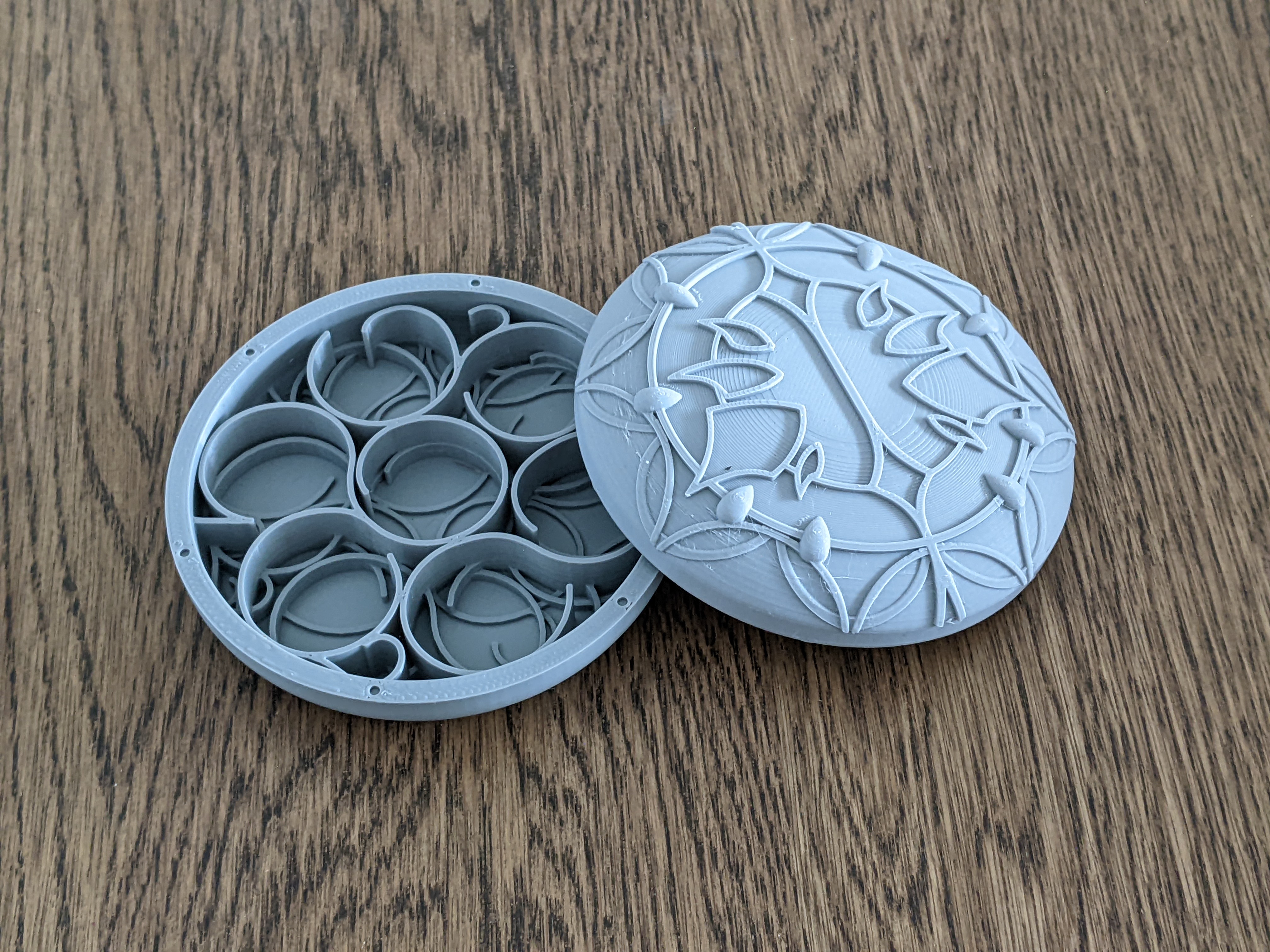 The Spider's Clasp Dice Case