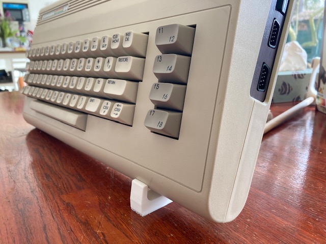 Commodore 64 display shelf stand by RetroArea51 | Download free STL ...