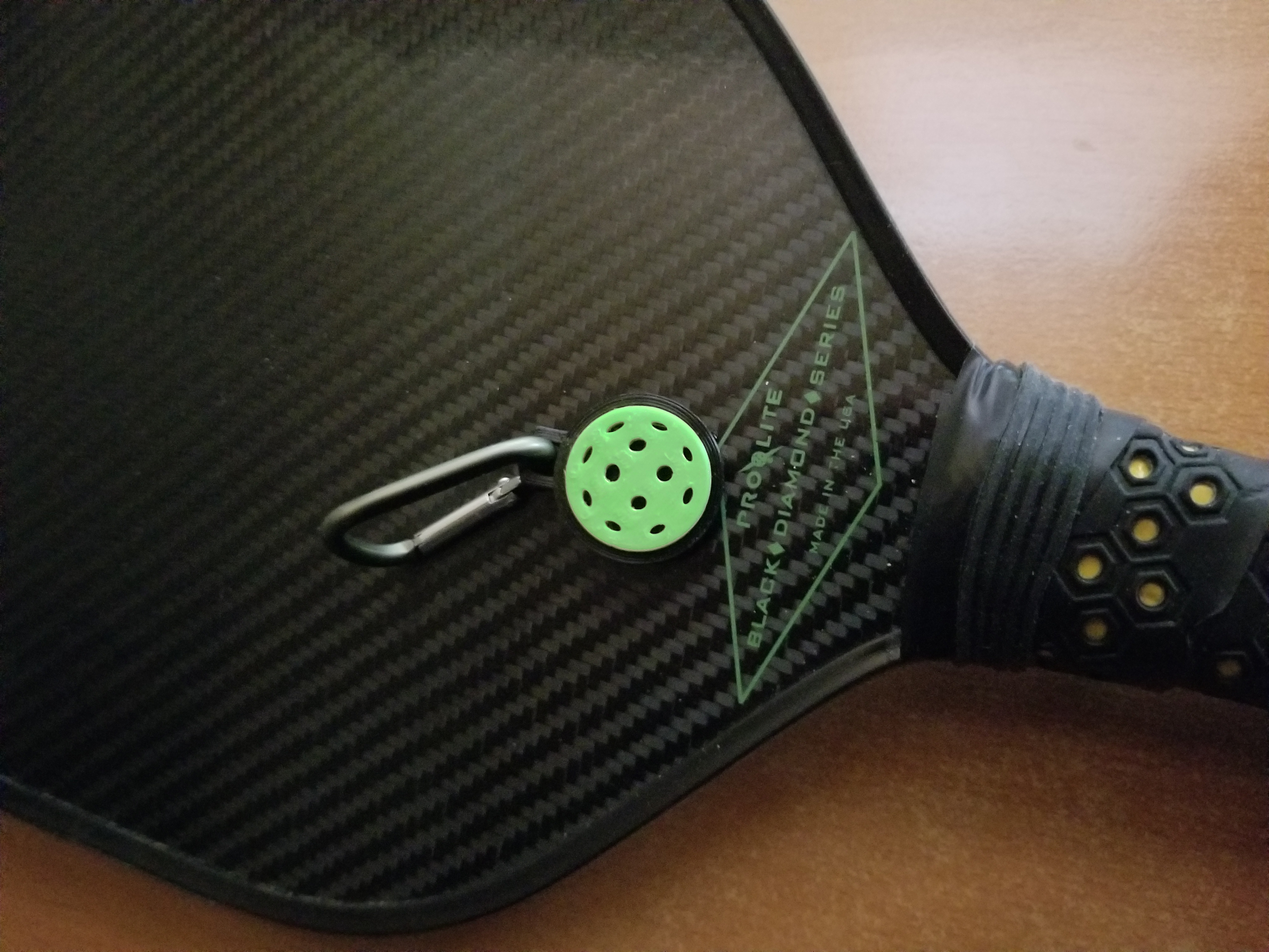 Miniatura 2 do modelo 3D Pickleball Keychain/Bag Trinket, Version 2