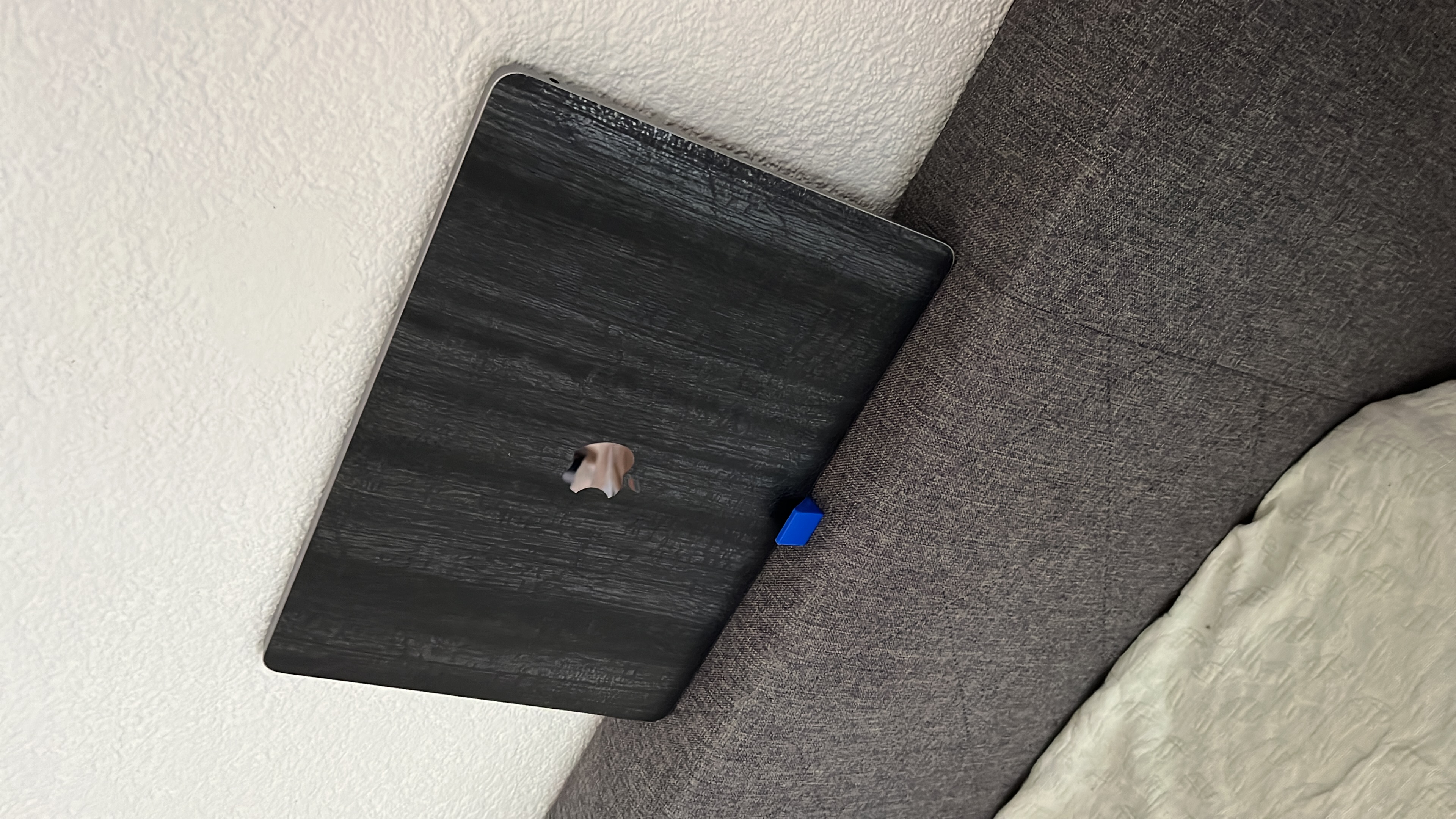 Simple notebook/tablet bed stand