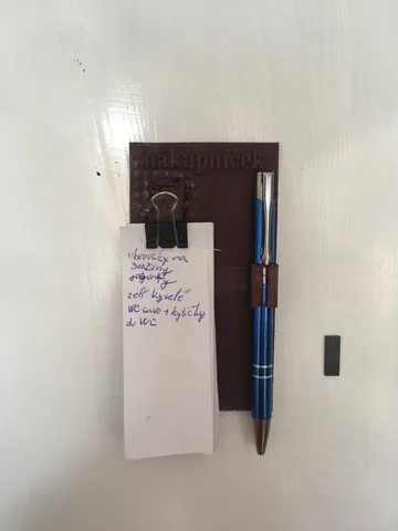 shopping list holder